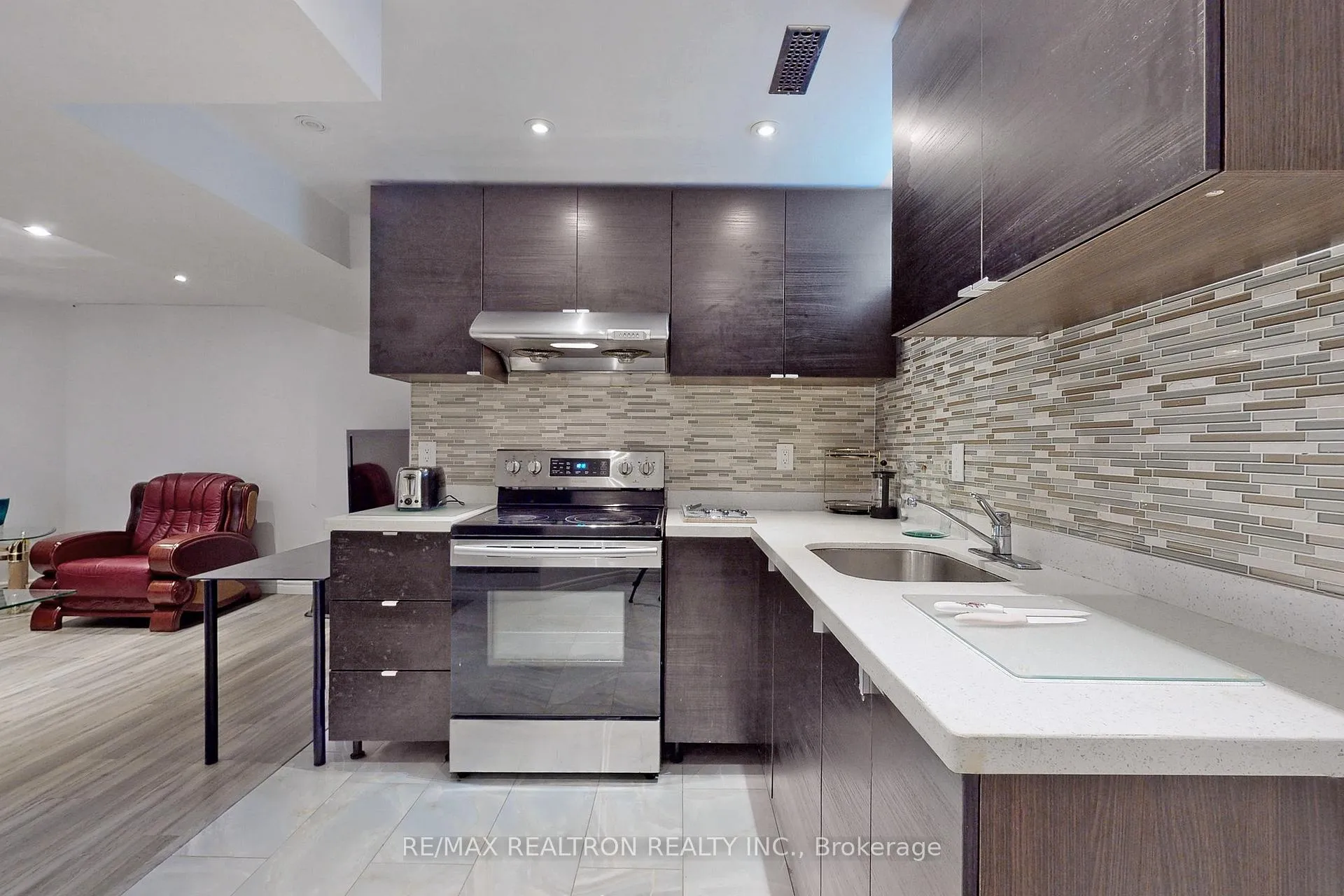 Photo 2 of Unit Bsmt, 32 Subrisco Avenue, Richmond Hill, Devonsleigh — HOMEH