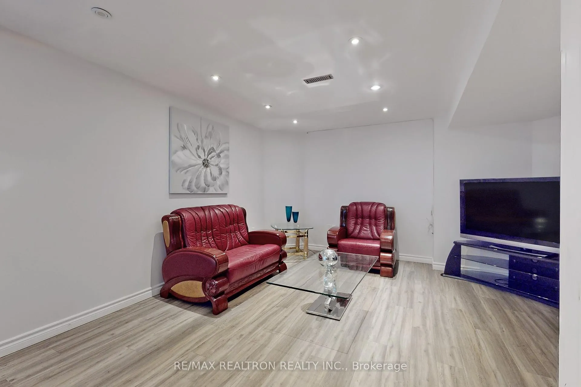 Photo 6 of Unit Bsmt, 32 Subrisco Avenue, Richmond Hill, Devonsleigh — HOMEH