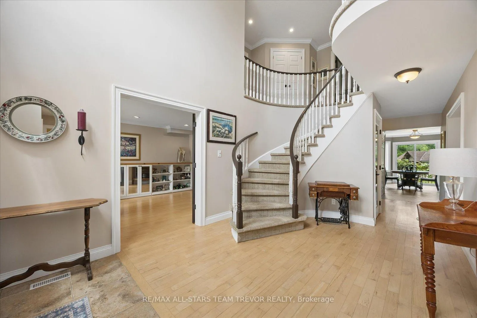 Photo 2 of 46 Chartwell Crescent, Georgina, Keswick North — HOMEH