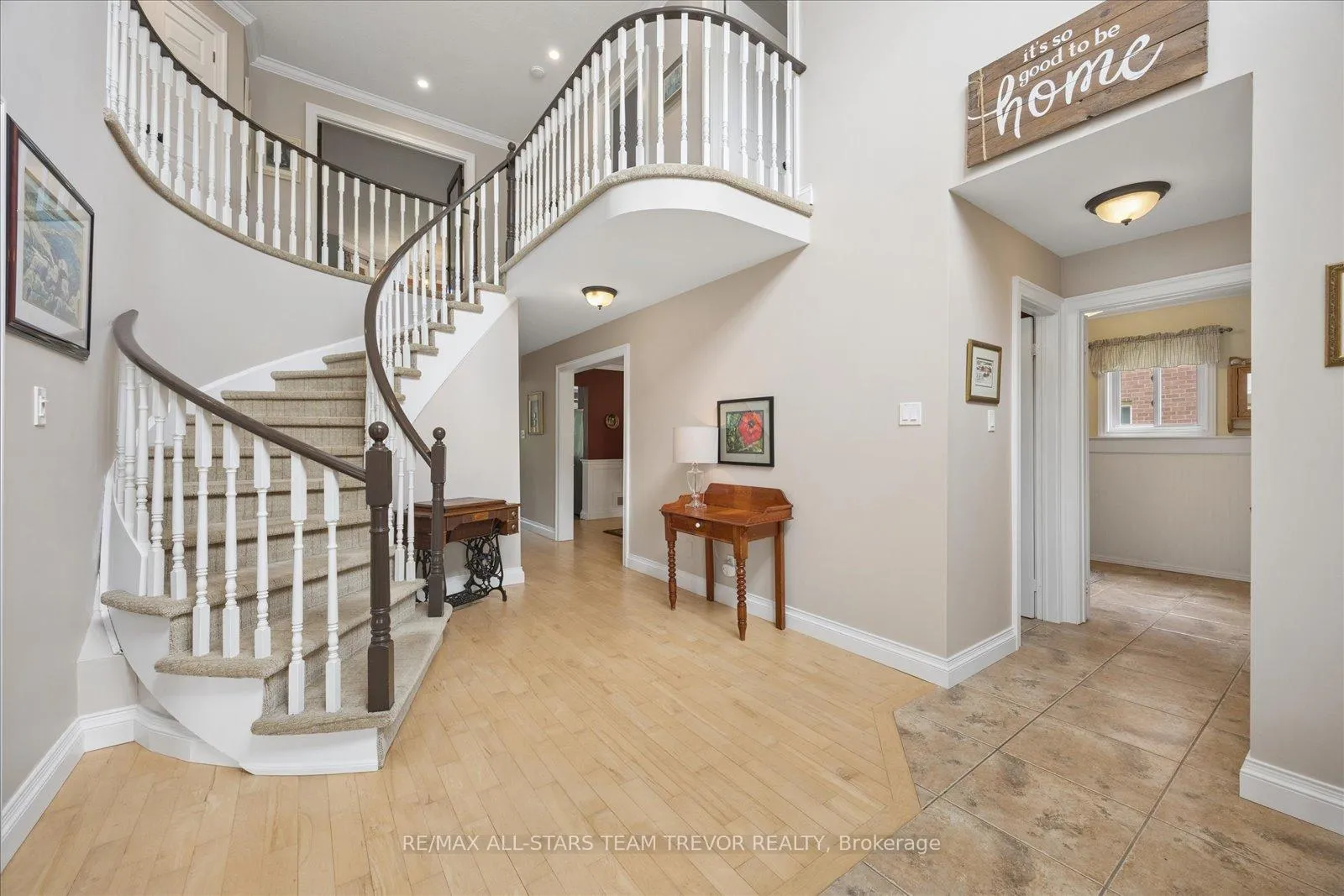 Photo 3 of 46 Chartwell Crescent, Georgina, Keswick North — HOMEH