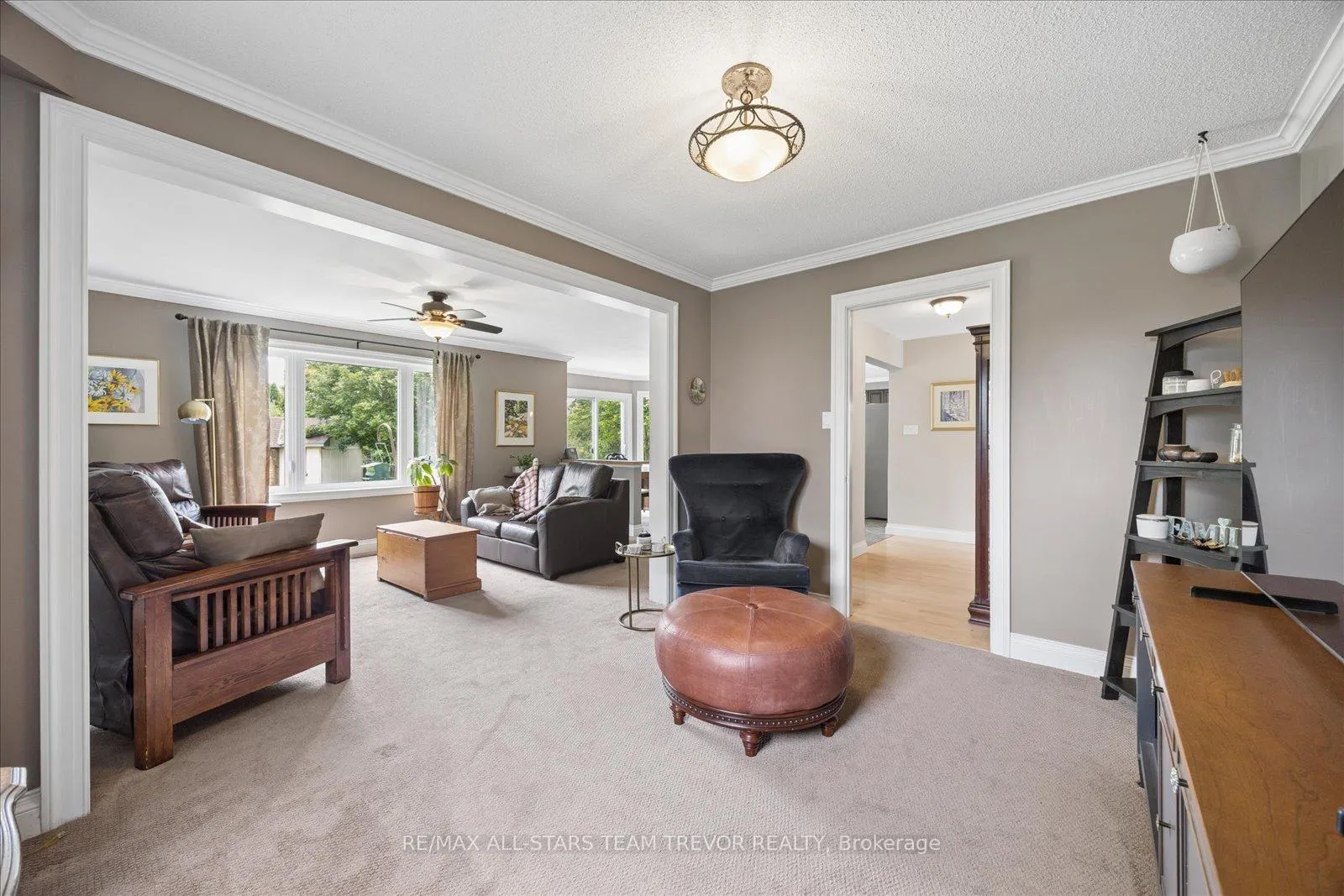 Photo 14 of 46 Chartwell Crescent, Georgina, Keswick North — HOMEH