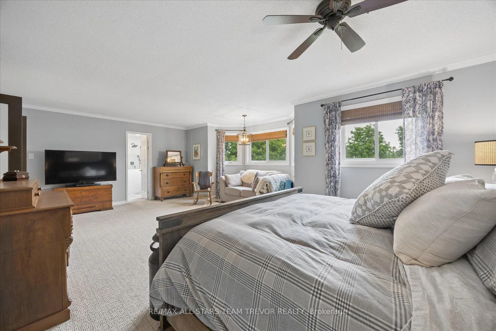 Photo 18 of 46 Chartwell Crescent, Georgina, Keswick North — HOMEH
