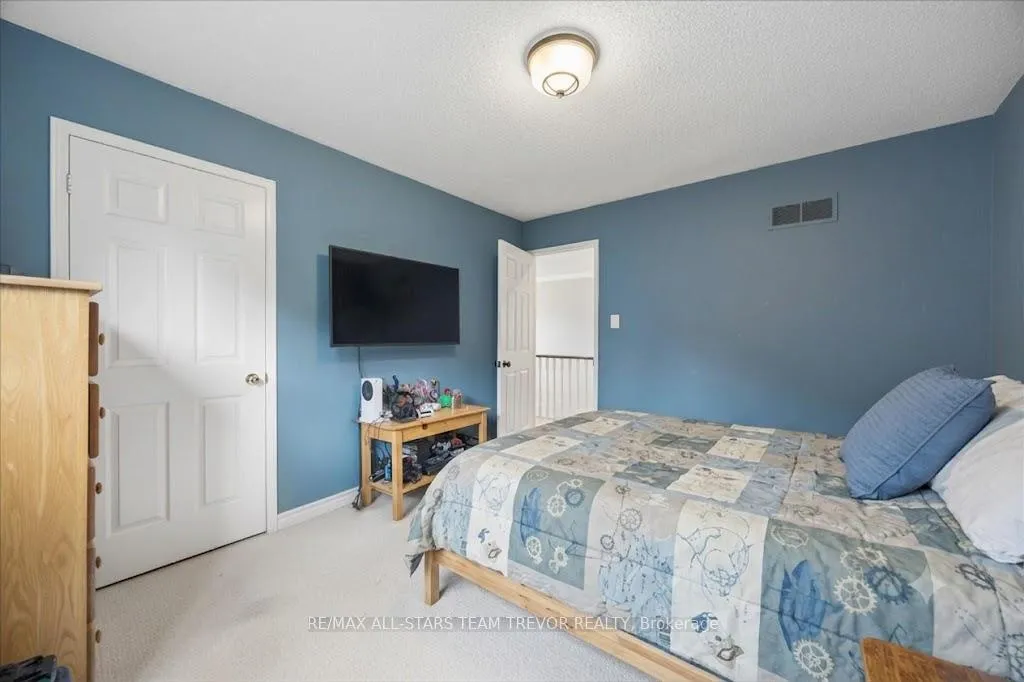 Photo 21 of 46 Chartwell Crescent, Georgina, Keswick North — HOMEH