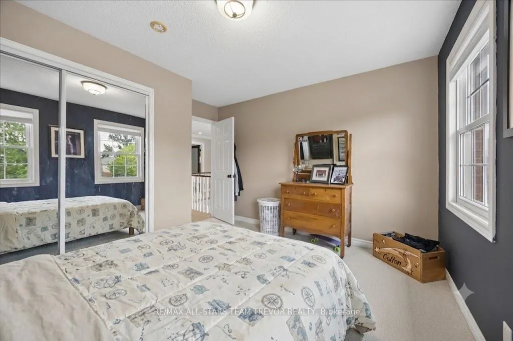 Photo 23 of 46 Chartwell Crescent, Georgina, Keswick North — HOMEH