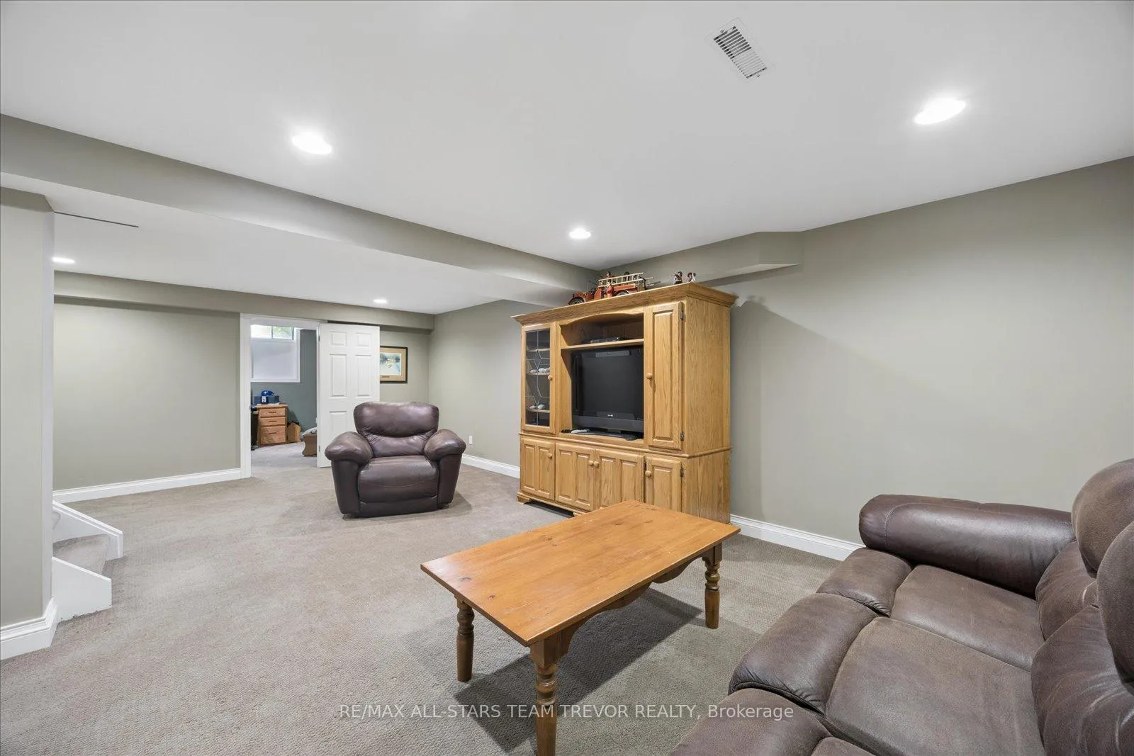 Photo 29 of 46 Chartwell Crescent, Georgina, Keswick North — HOMEH