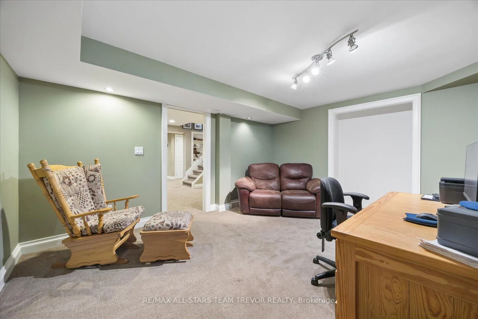 Photo 30 of 46 Chartwell Crescent, Georgina, Keswick North — HOMEH