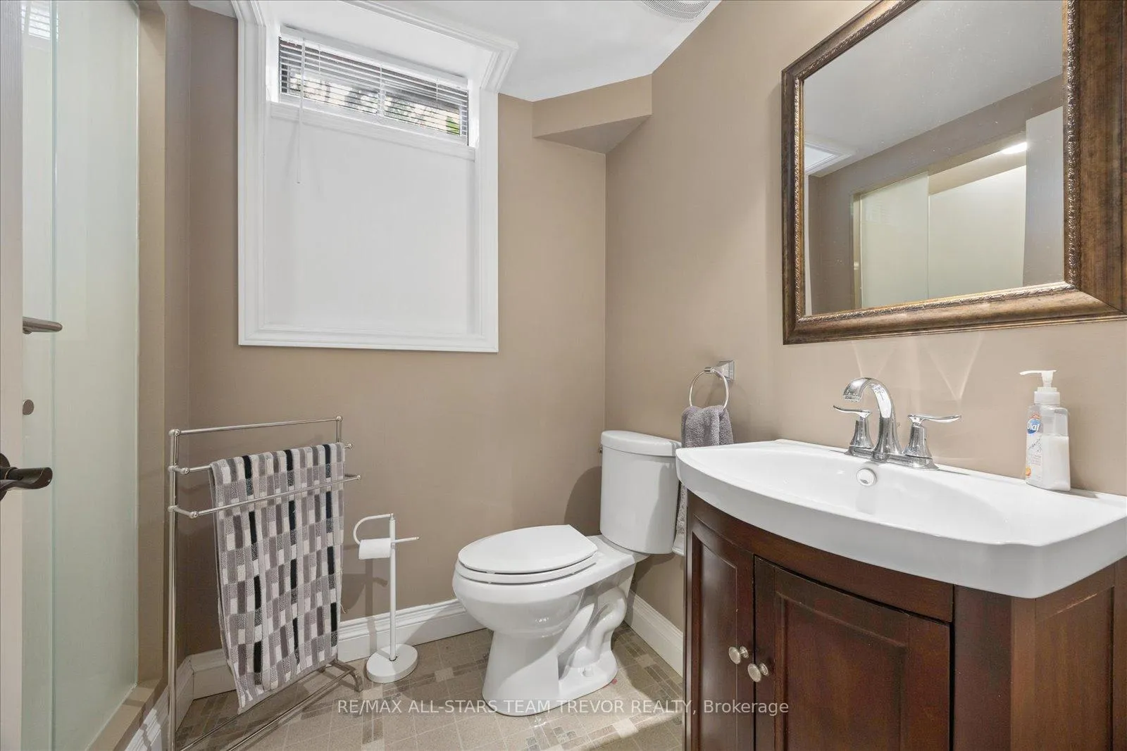 Photo 31 of 46 Chartwell Crescent, Georgina, Keswick North — HOMEH