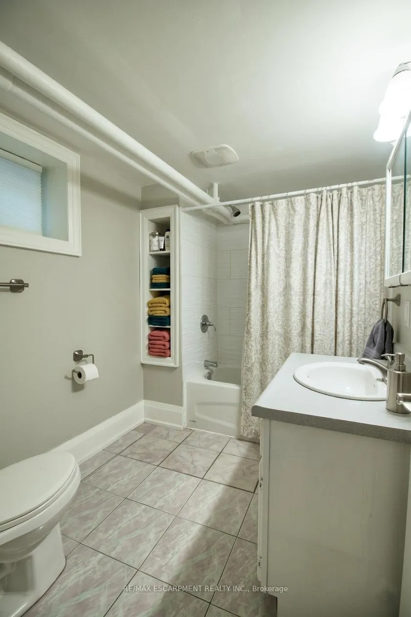 Photo 12 of Unit 3, 70 Spadina Avenue, Hamilton, Stipley — HOMEH