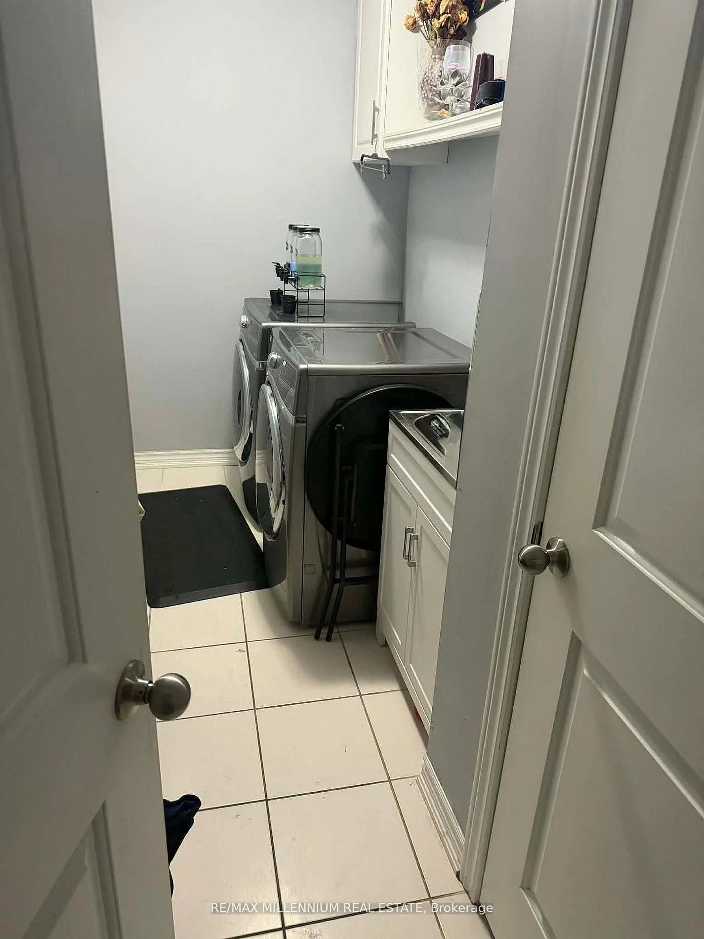 Photo 4 of 29 Monkton Circle, Brampton, Credit Valley — HOMEH