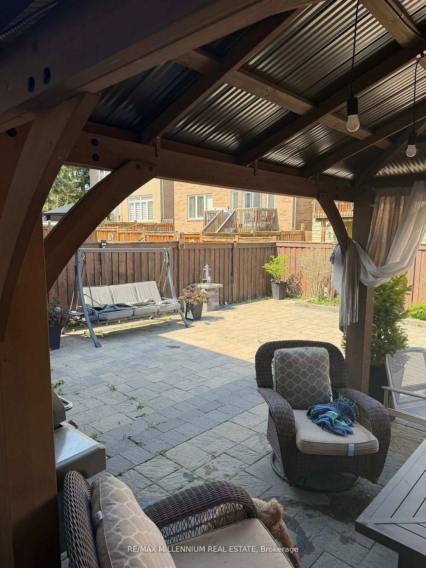 Photo 5 of 29 Monkton Circle, Brampton, Credit Valley — HOMEH
