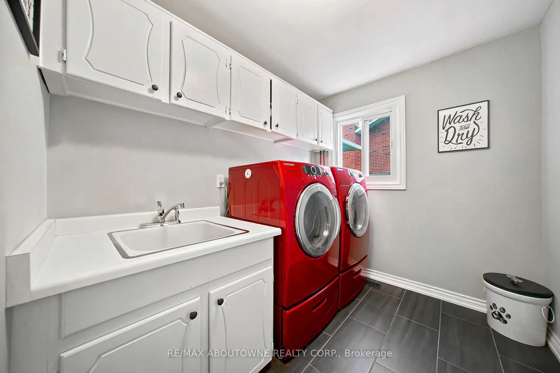 Photo 18 of 1393 Peerless Court, Oakville, College Park — HOMEH