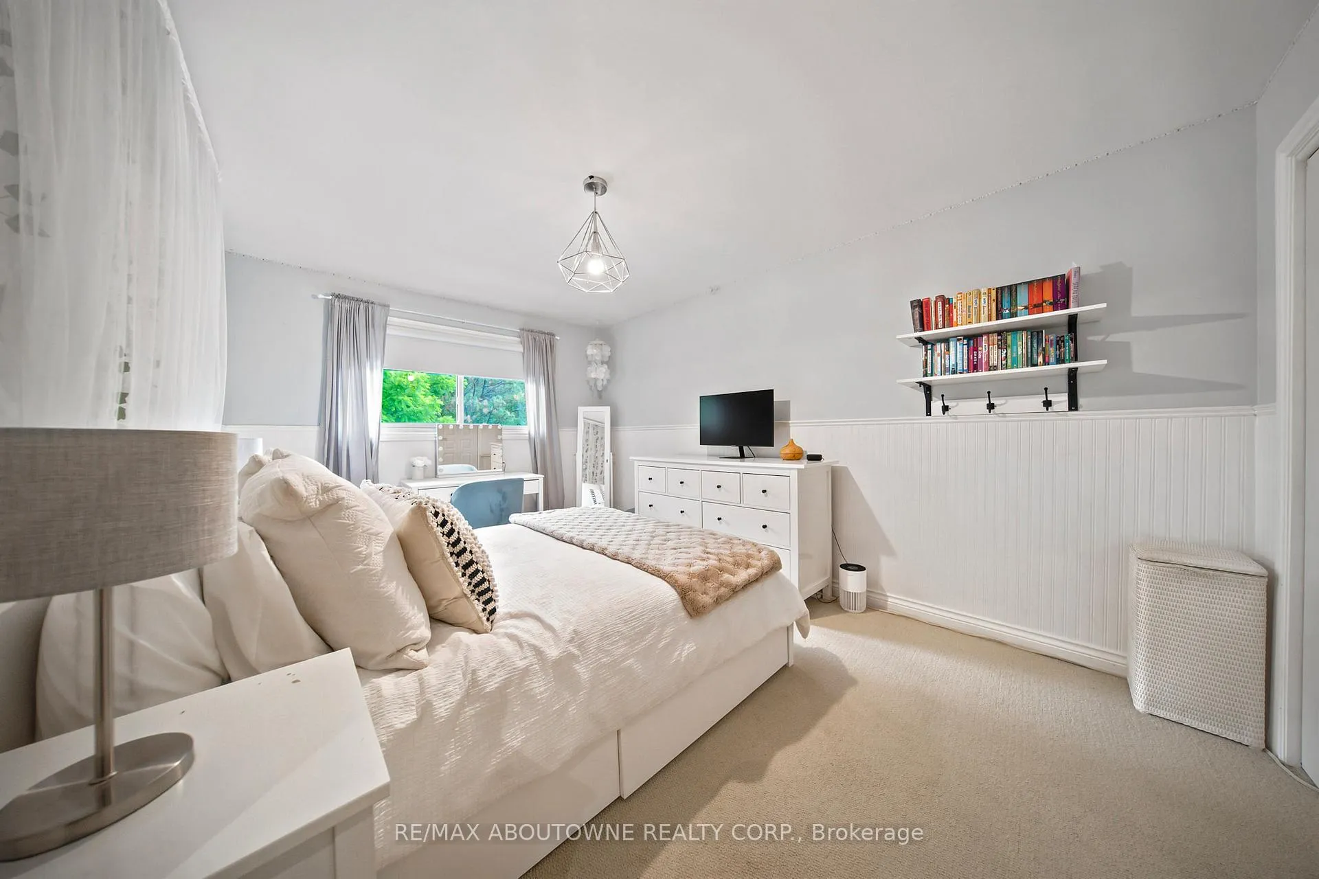 Photo 24 of 1393 Peerless Court, Oakville, College Park — HOMEH