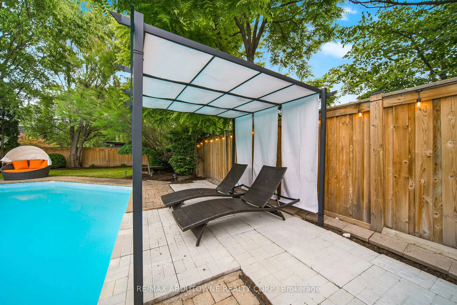 Photo 41 of 1393 Peerless Court, Oakville, College Park — HOMEH