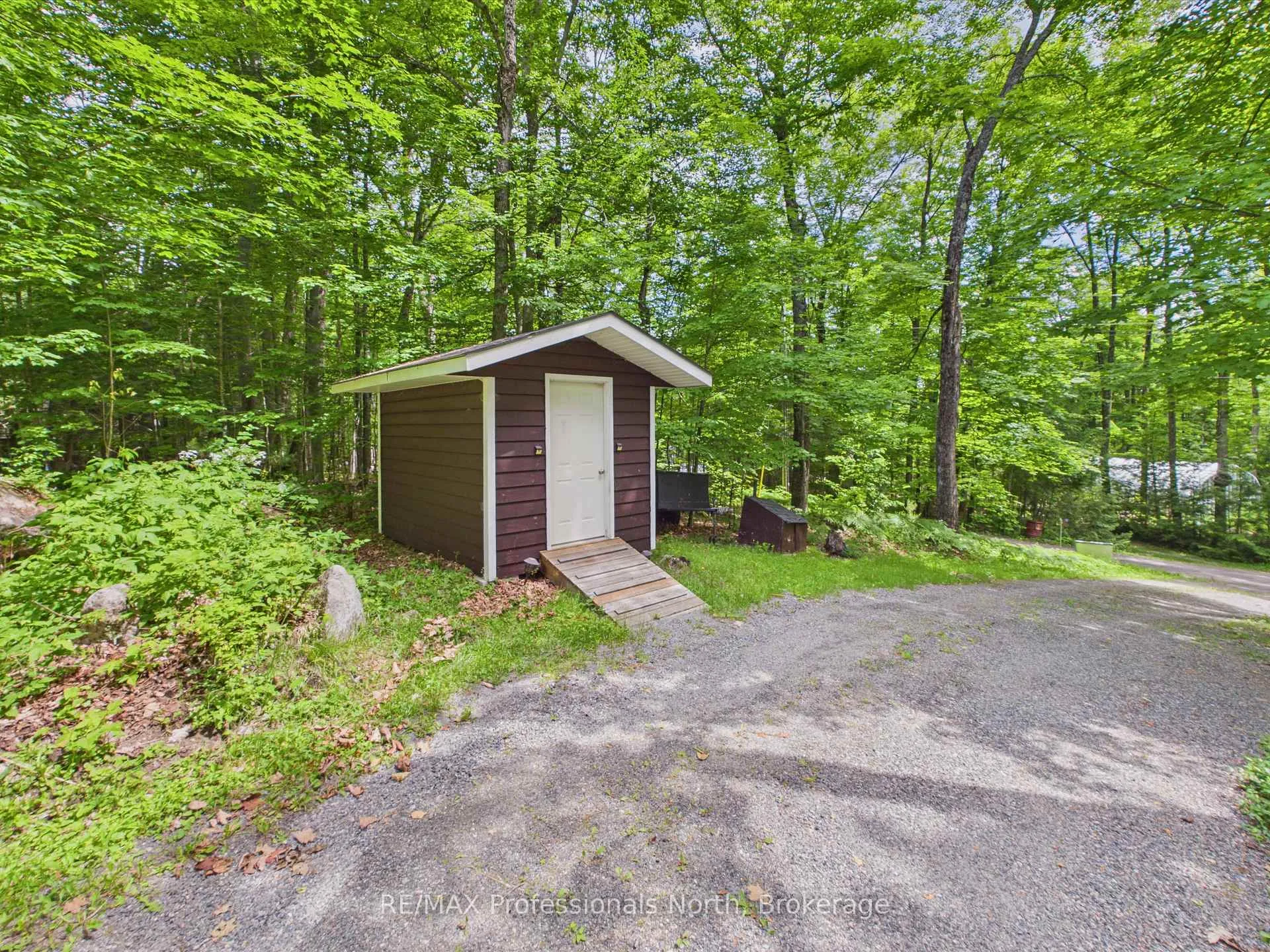 Photo 24 of 1007 Leech Lake Point Road, Bracebridge, Oakley — HOMEH
