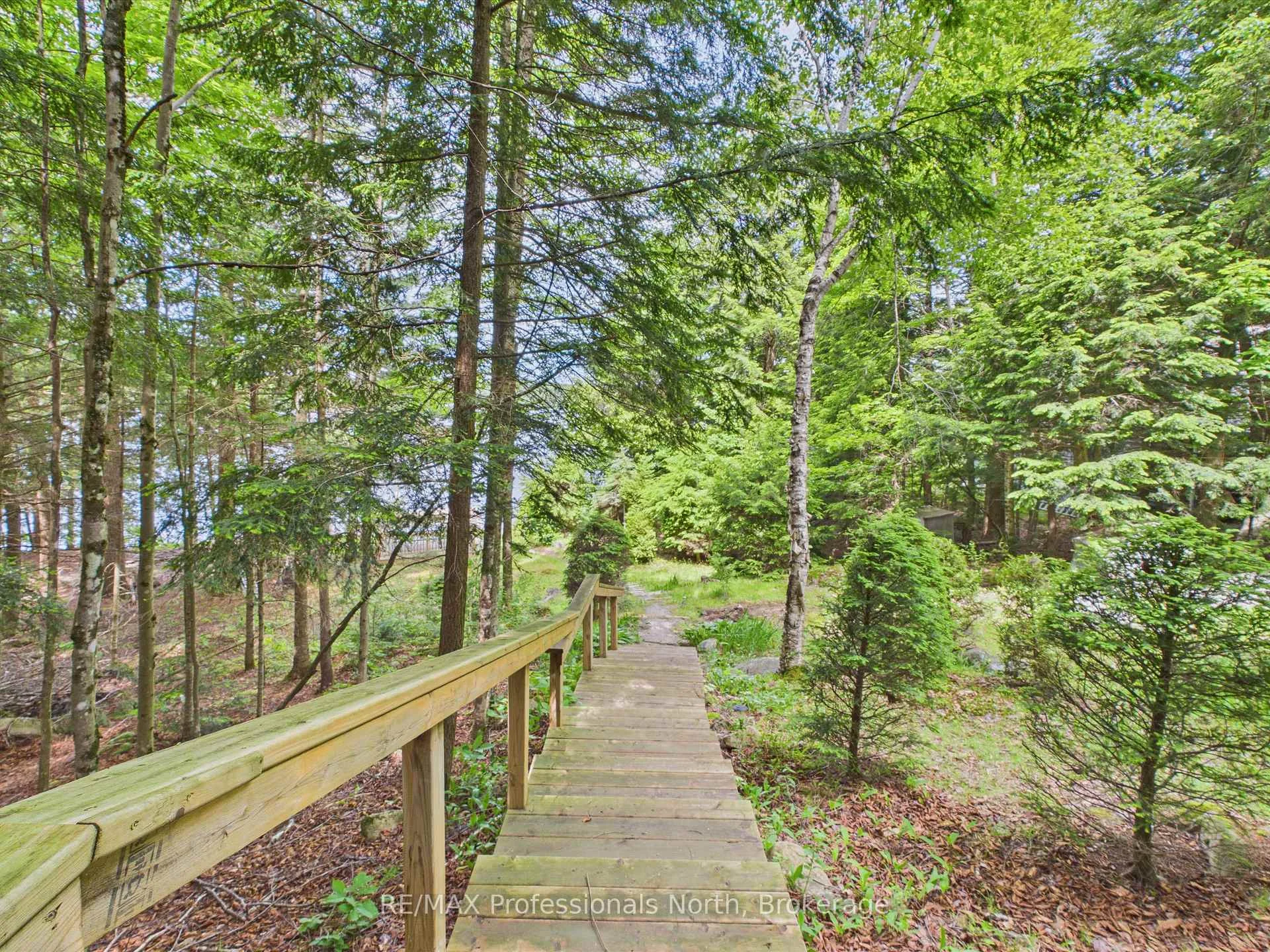 Photo 20 of 1007 Leech Lake Point Road, Bracebridge, Oakley — HOMEH