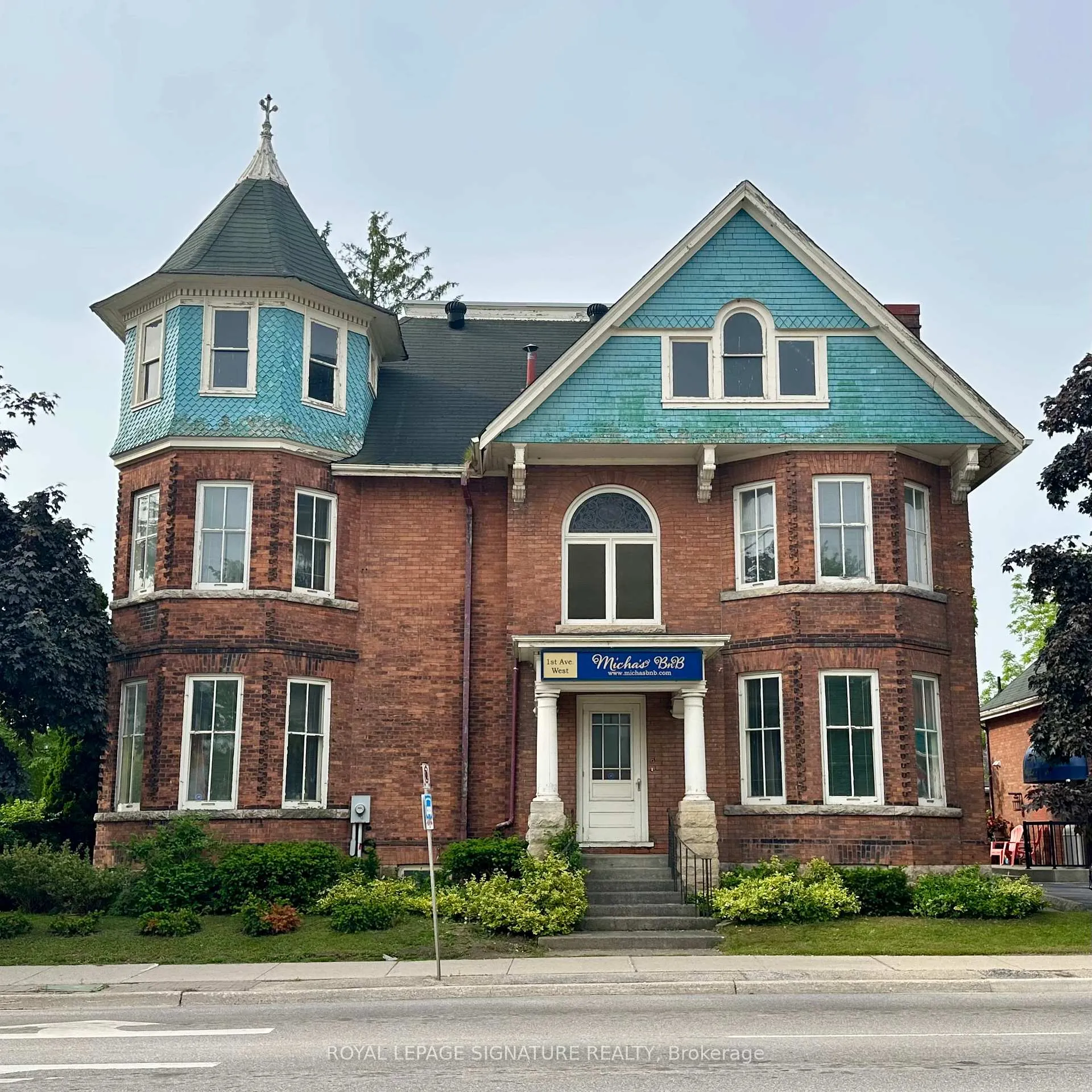 Front of 1000 1st Avenue W