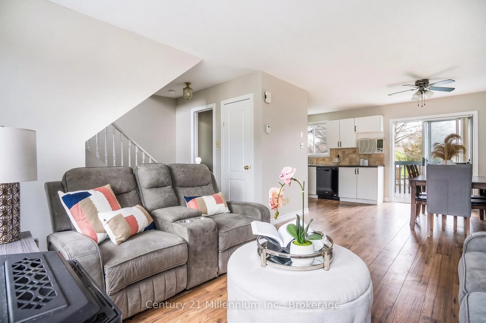 Photo 4 of Unit 4, 10 Baker Street, Wasaga Beach — HOMEH