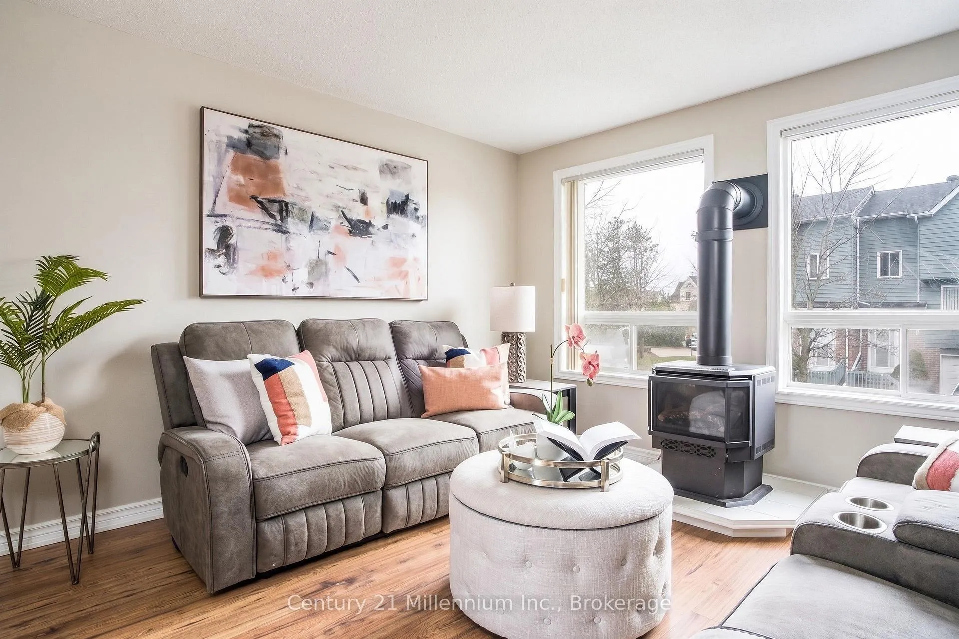 Photo 5 of Unit 4, 10 Baker Street, Wasaga Beach — HOMEH