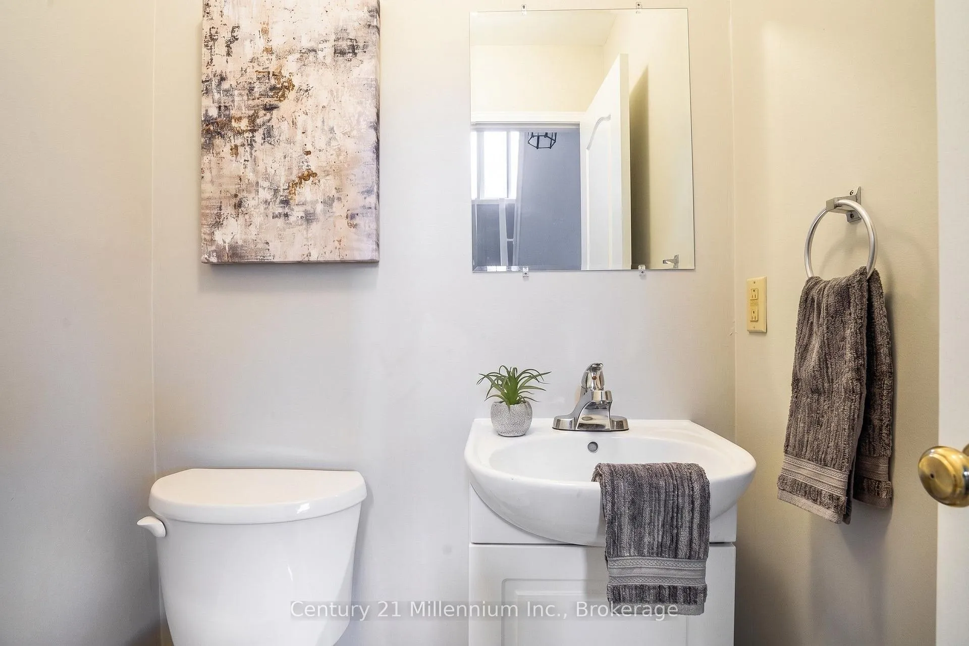 Photo 10 of Unit 4, 10 Baker Street, Wasaga Beach — HOMEH