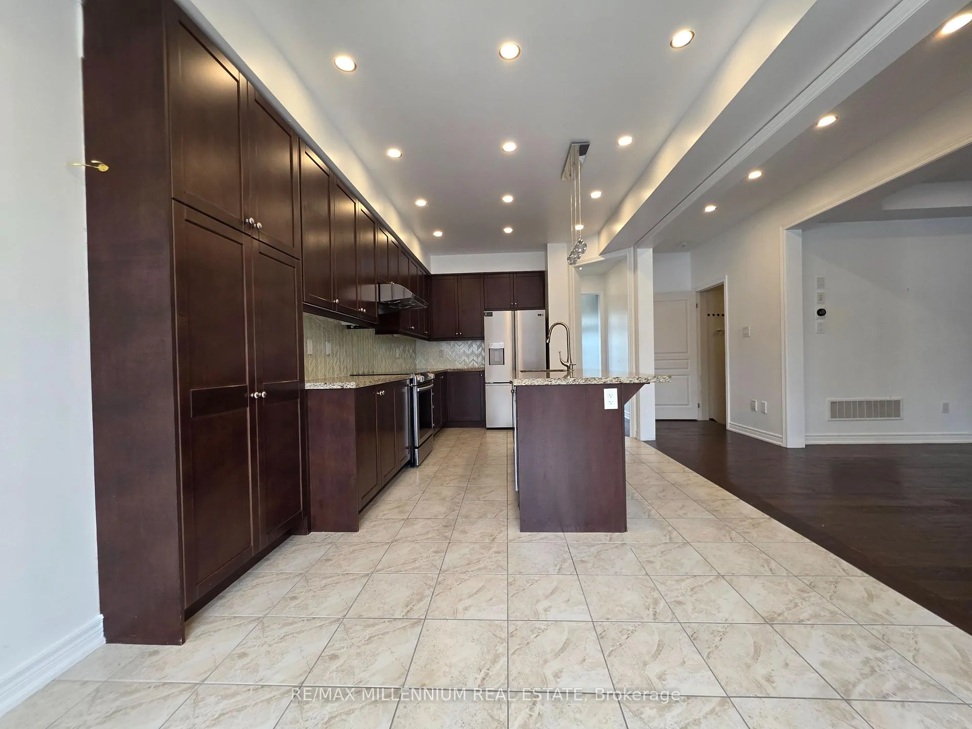 Photo 40 of 253 East's Corners (Main & 2nd Floors) Boulevard S, Vaughan, Kleinburg — HOMEH