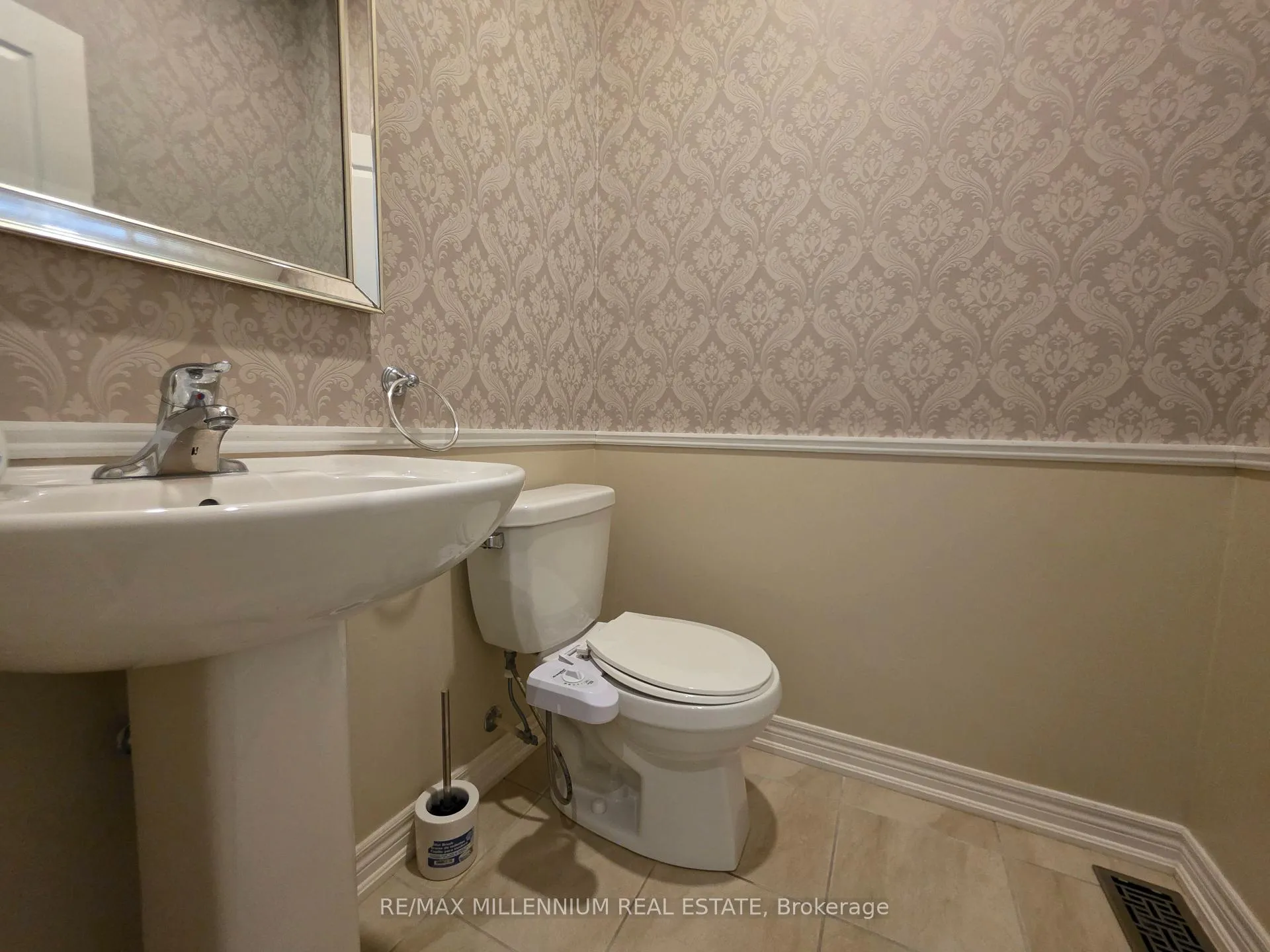 Photo 46 of 253 East's Corners (Main & 2nd Floors) Boulevard S, Vaughan, Kleinburg — HOMEH