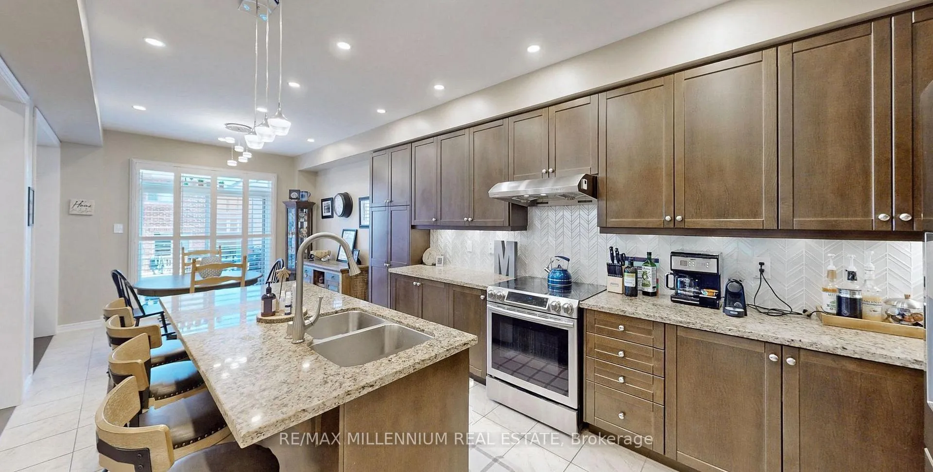 Photo 15 of 253 East's Corners (Main & 2nd Floors) Boulevard S, Vaughan, Kleinburg — HOMEH