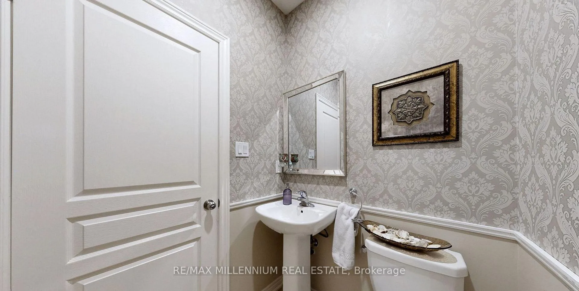 Photo 24 of 253 East's Corners (Main & 2nd Floors) Boulevard S, Vaughan, Kleinburg — HOMEH