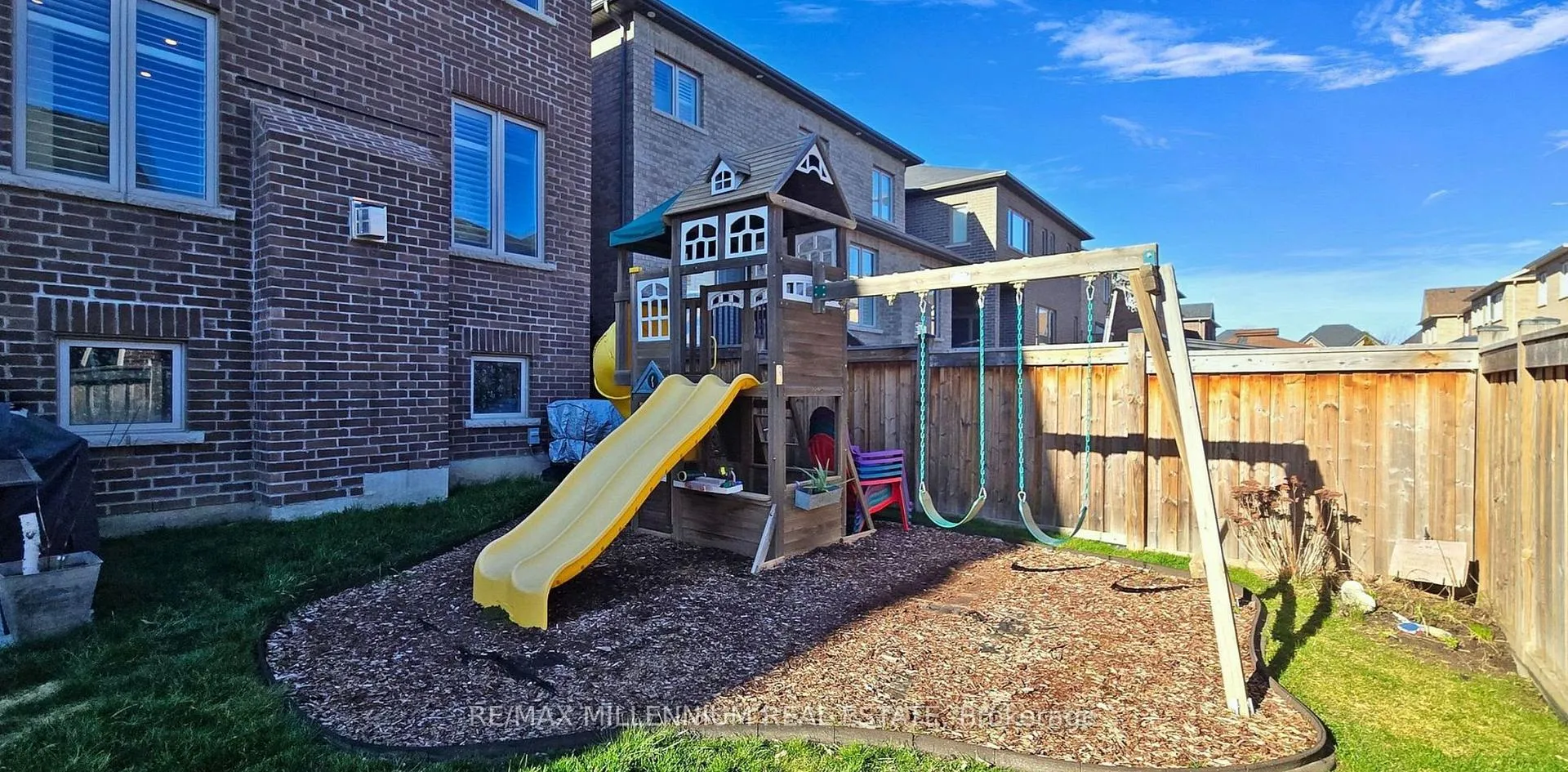 Photo 34 of 253 East's Corners (Main & 2nd Floors) Boulevard S, Vaughan, Kleinburg — HOMEH