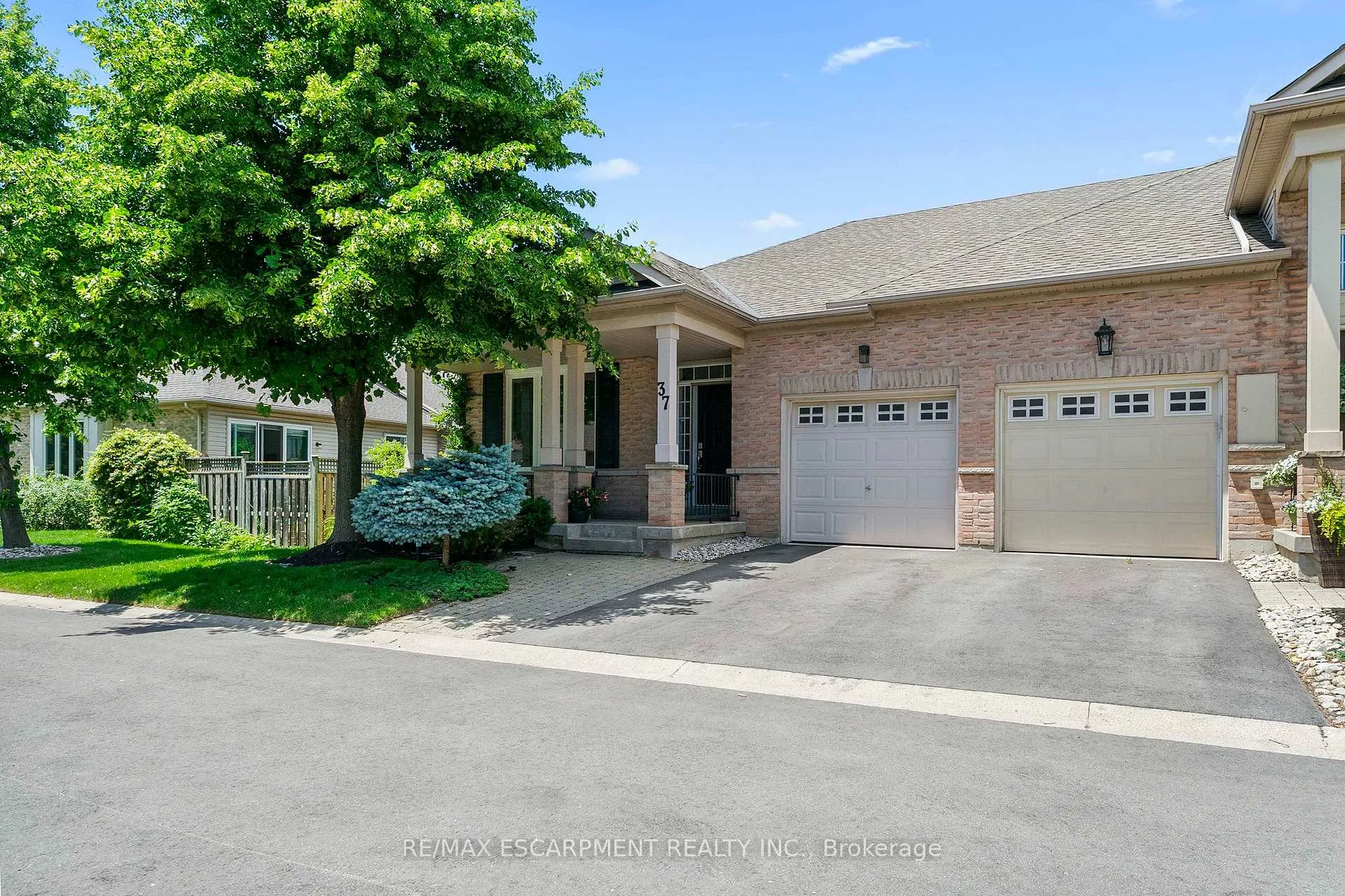 Photo 2 of Unit 37, 2243 Turnberry Road, Burlington, Rose — HOMEH