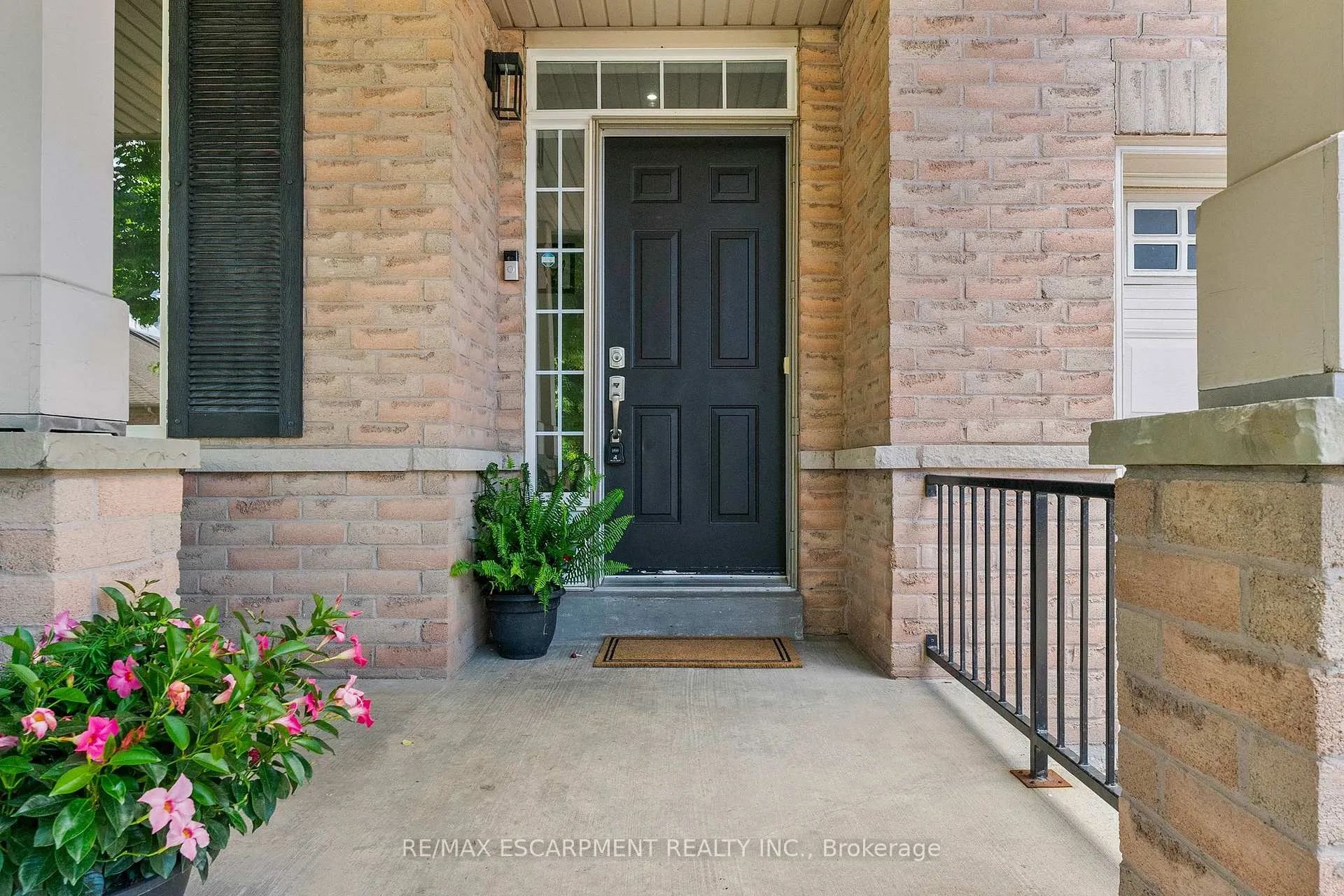 Photo 5 of Unit 37, 2243 Turnberry Road, Burlington, Rose — HOMEH
