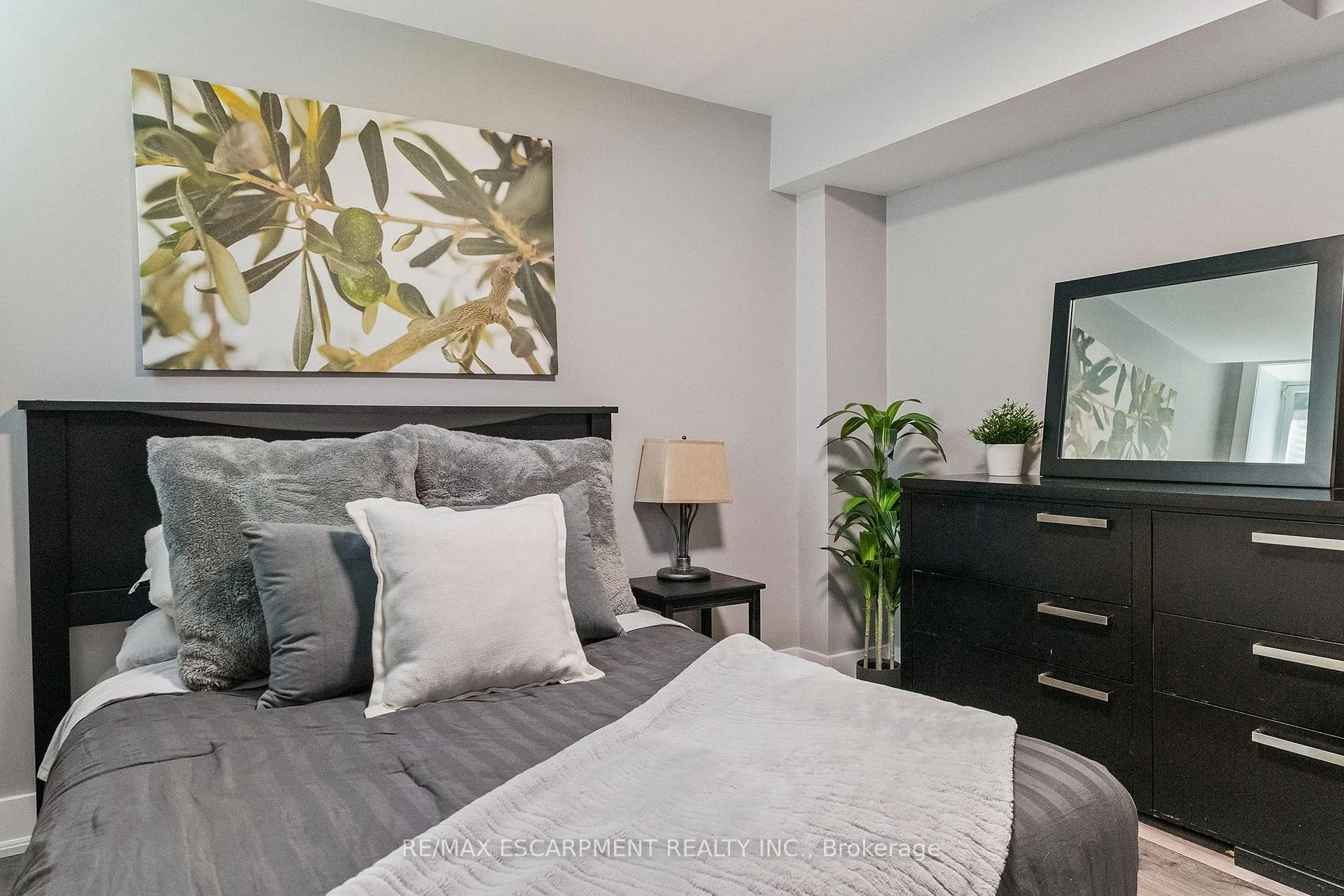 Photo 38 of Unit 37, 2243 Turnberry Road, Burlington, Rose — HOMEH