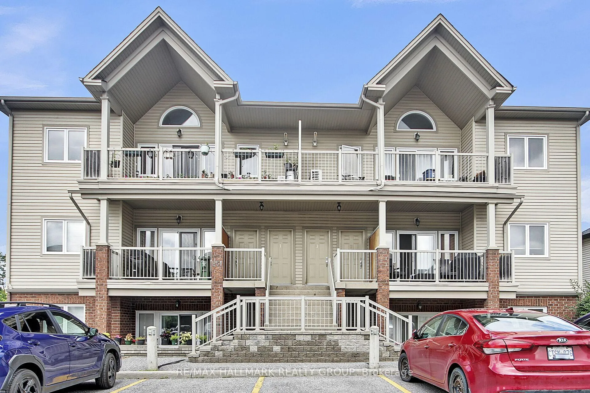 Photo 1 of Unit B, 251 Crestway Drive, Ottawa, Barrhaven East — HOMEH