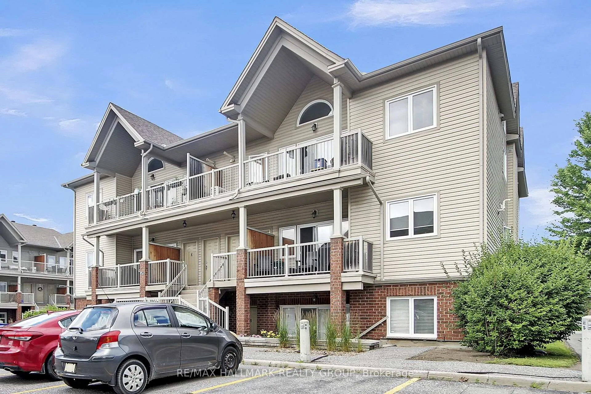 Photo 2 of Unit B, 251 Crestway Drive, Ottawa, Barrhaven East — HOMEH