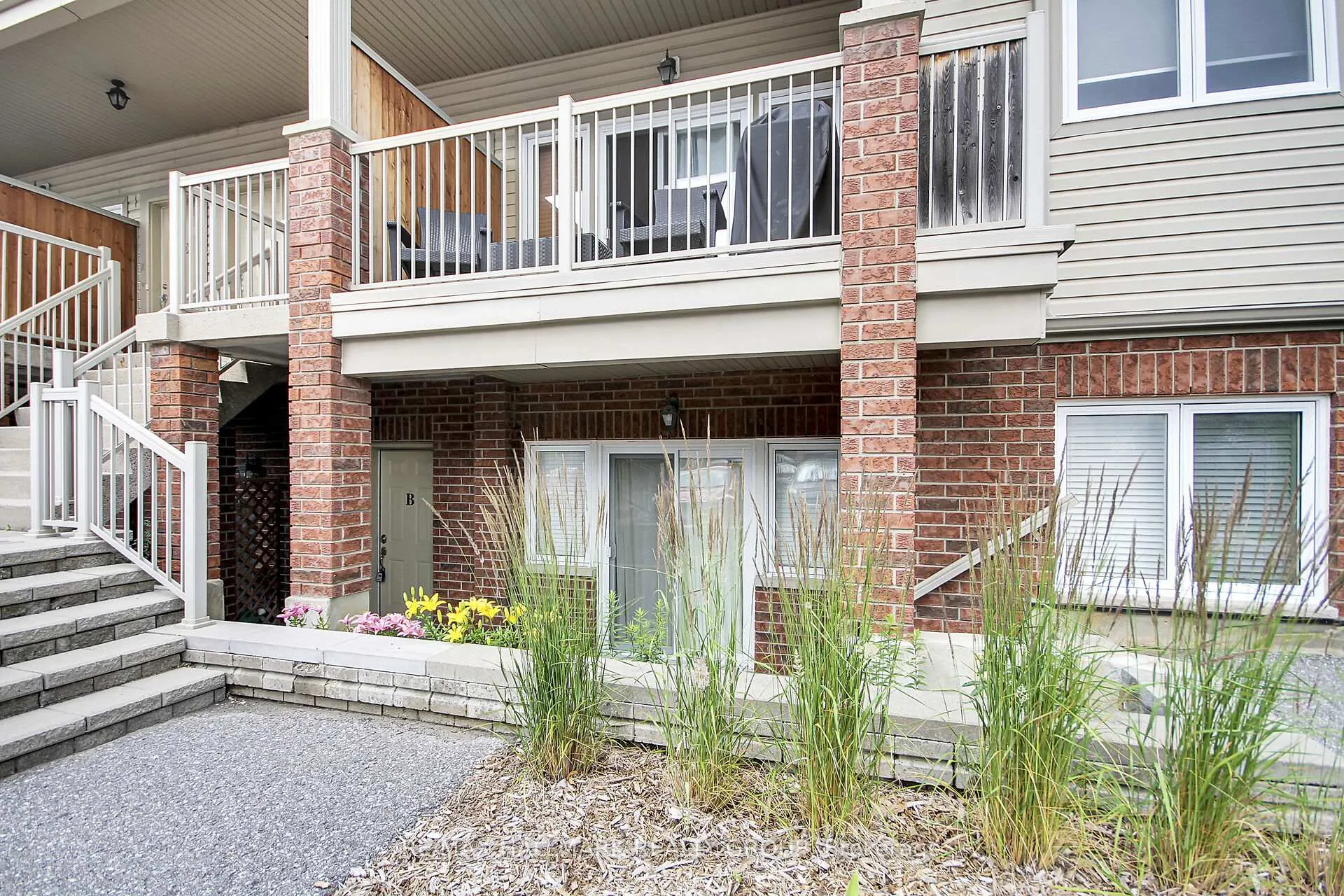 Photo 4 of Unit B, 251 Crestway Drive, Ottawa, Barrhaven East — HOMEH