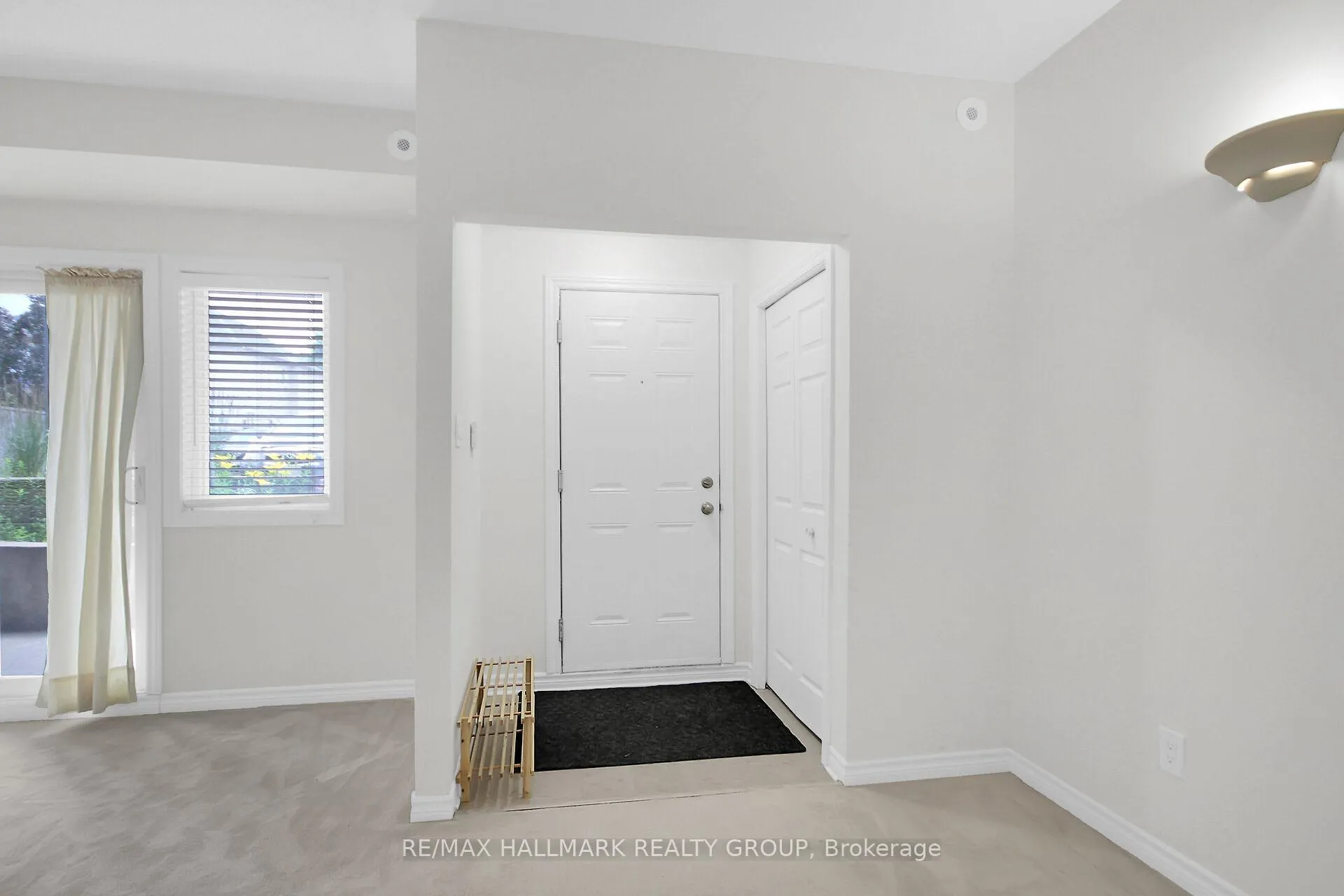 Photo 6 of Unit B, 251 Crestway Drive, Ottawa, Barrhaven East — HOMEH