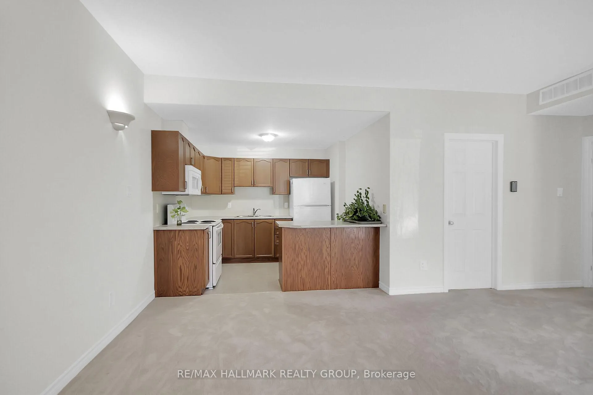 Photo 7 of Unit B, 251 Crestway Drive, Ottawa, Barrhaven East — HOMEH