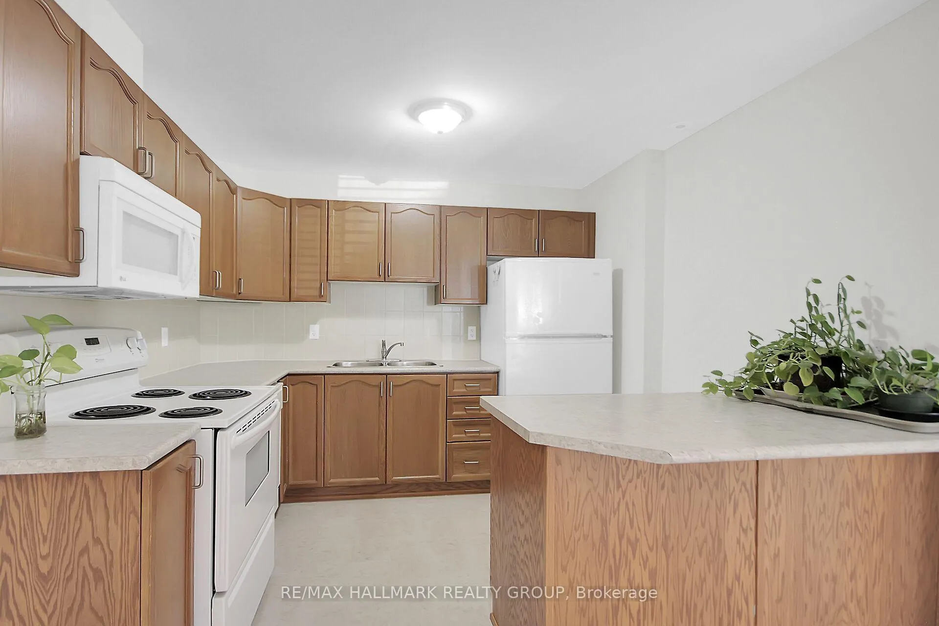 Photo 12 of Unit B, 251 Crestway Drive, Ottawa, Barrhaven East — HOMEH