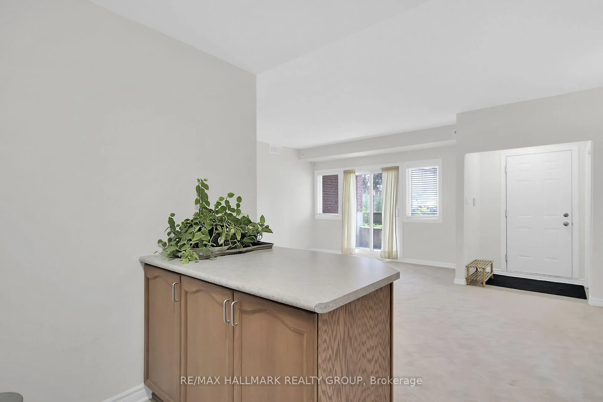 Photo 13 of Unit B, 251 Crestway Drive, Ottawa, Barrhaven East — HOMEH