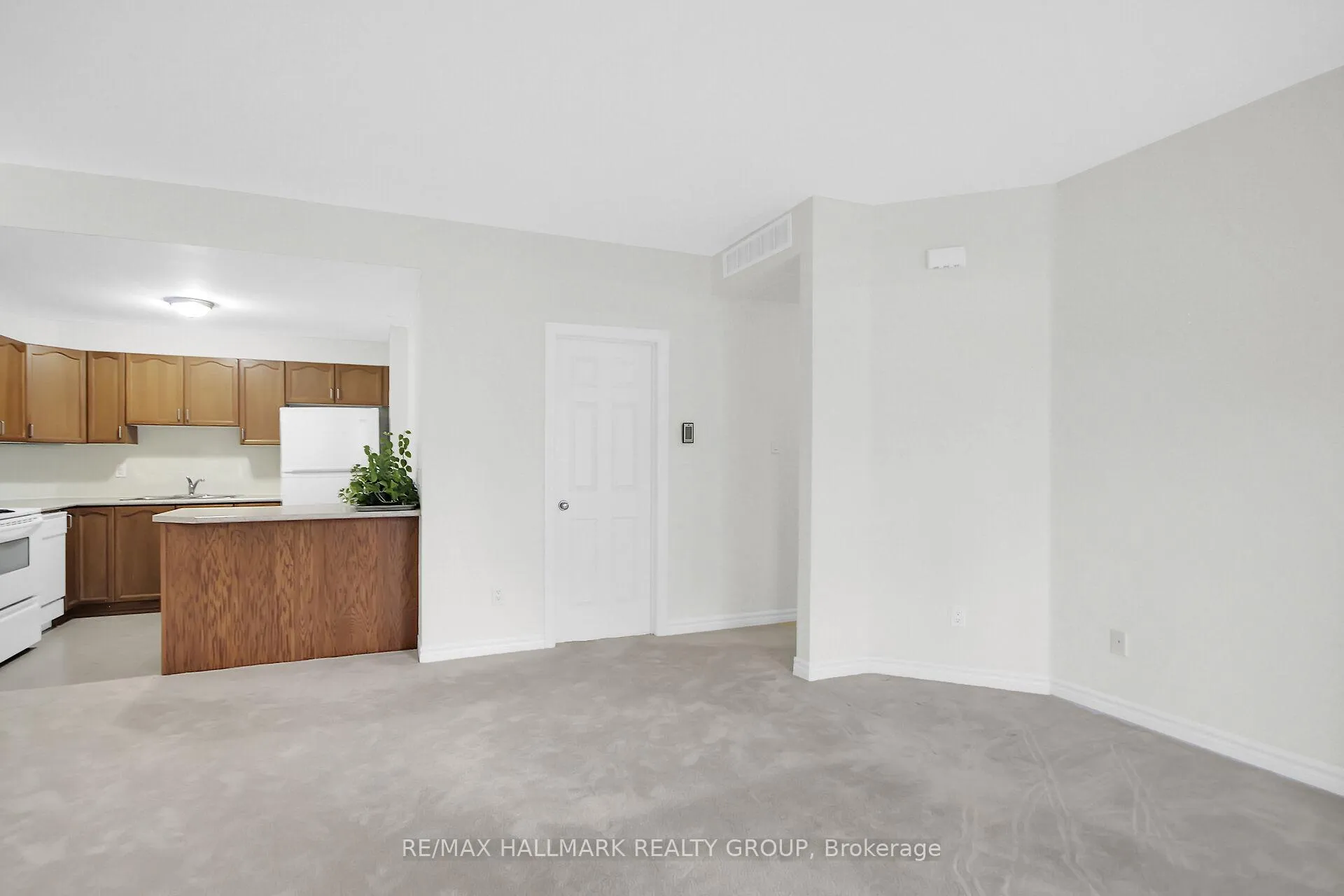 Photo 20 of Unit B, 251 Crestway Drive, Ottawa, Barrhaven East — HOMEH