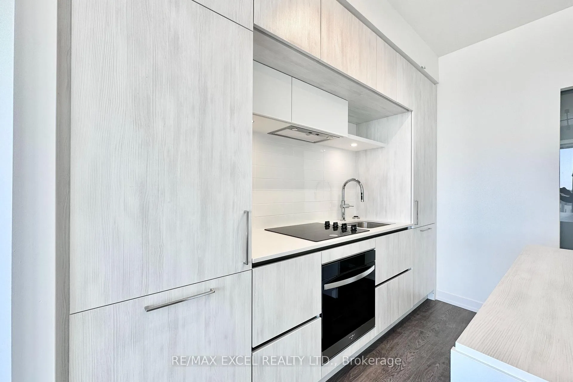 Photo 5 of Unit 632, 2 David Eyer Road, Richmond Hill, Rural Richmond Hill — HOMEH