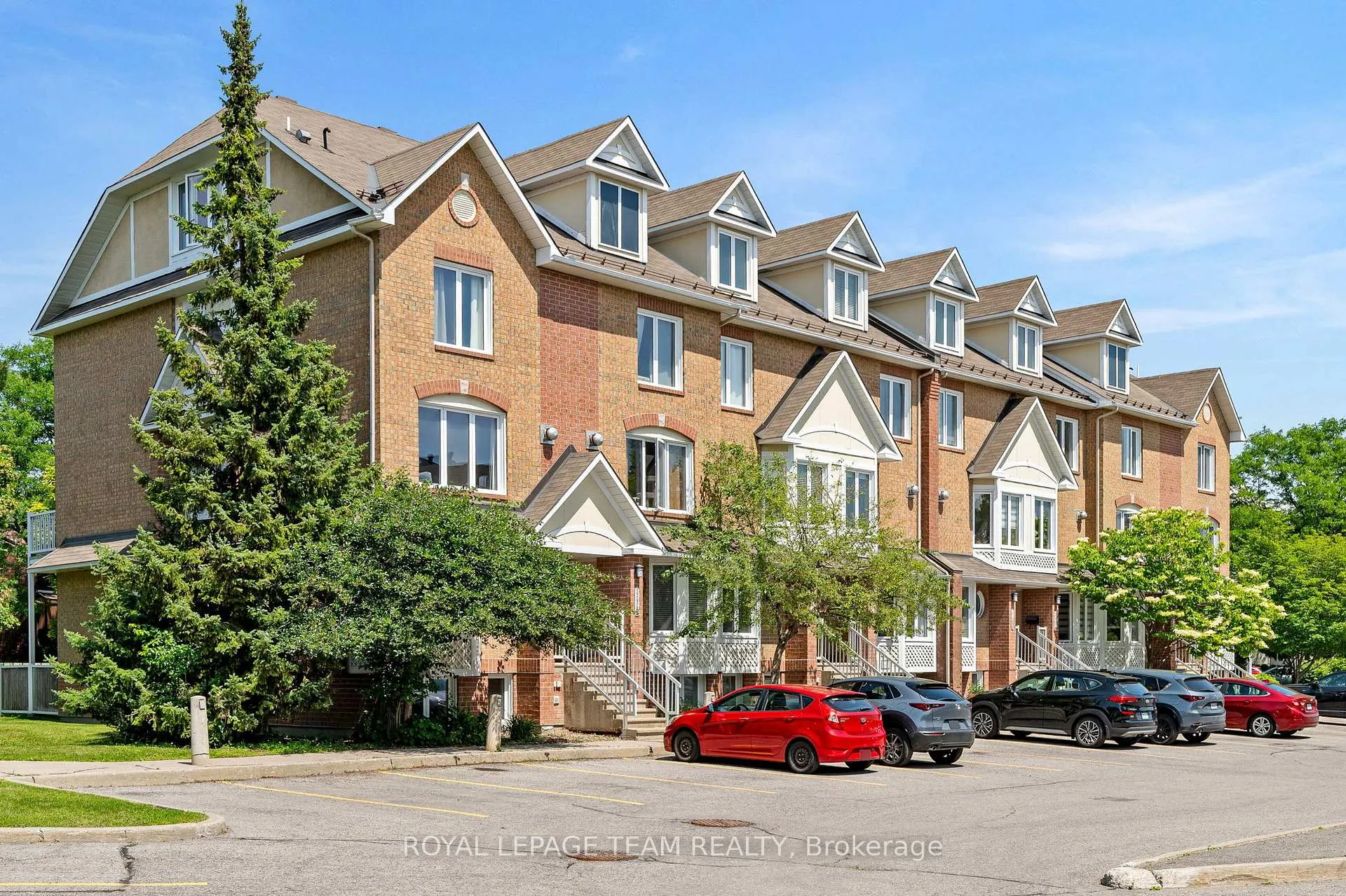 Photo 3 of Unit 20, 1108 Gablefield Private, Ottawa, Beaconwood — HOMEH