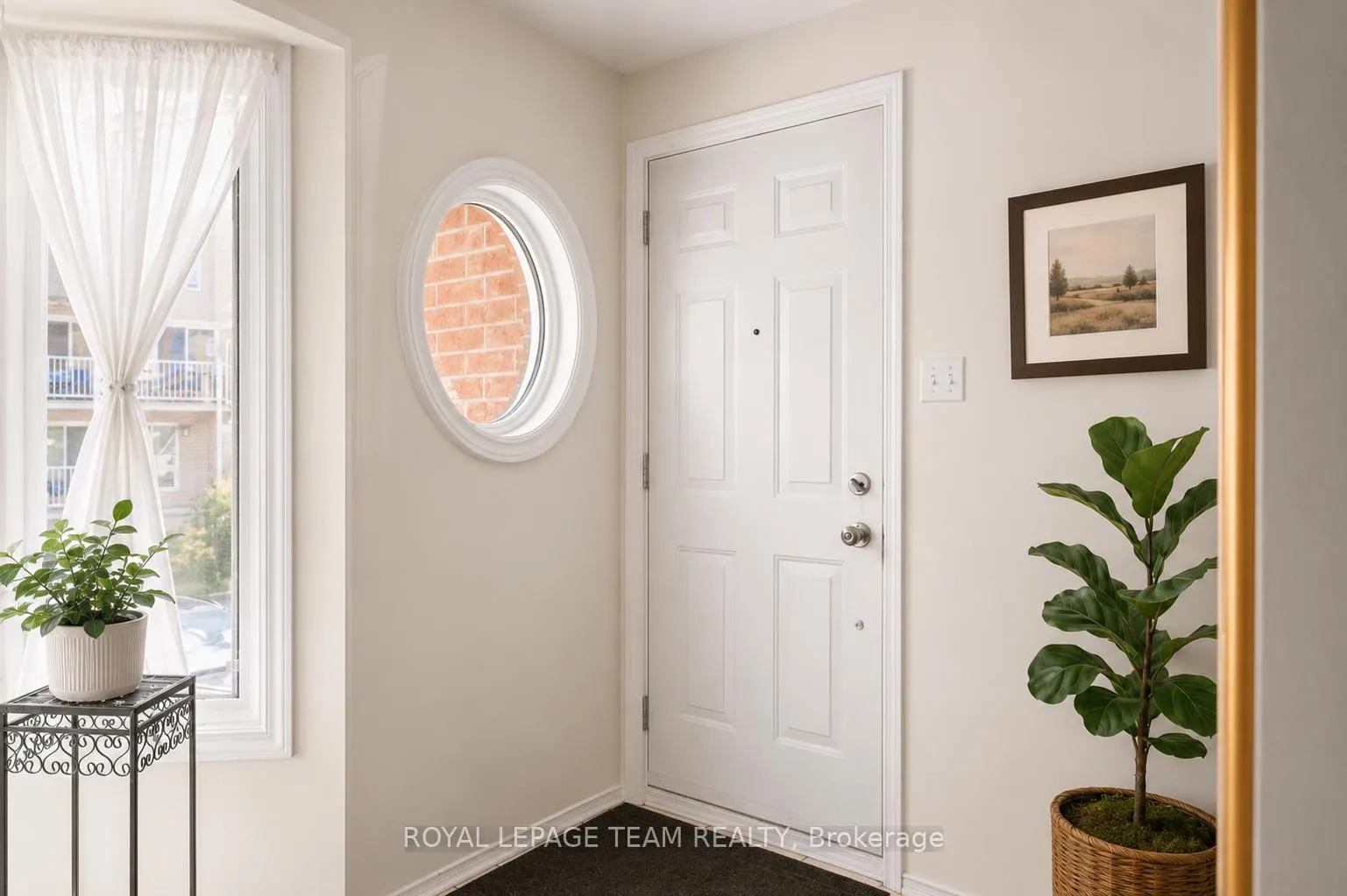 Photo 5 of Unit 20, 1108 Gablefield Private, Ottawa, Beaconwood — HOMEH
