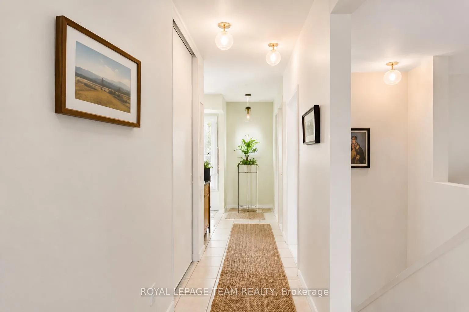 Photo 6 of Unit 20, 1108 Gablefield Private, Ottawa, Beaconwood — HOMEH