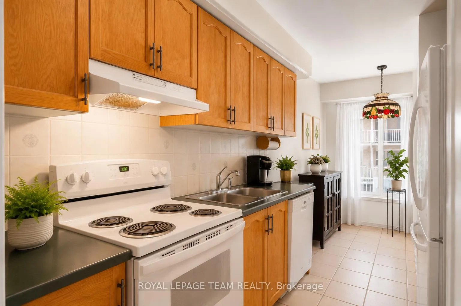 Photo 10 of Unit 20, 1108 Gablefield Private, Ottawa, Beaconwood — HOMEH