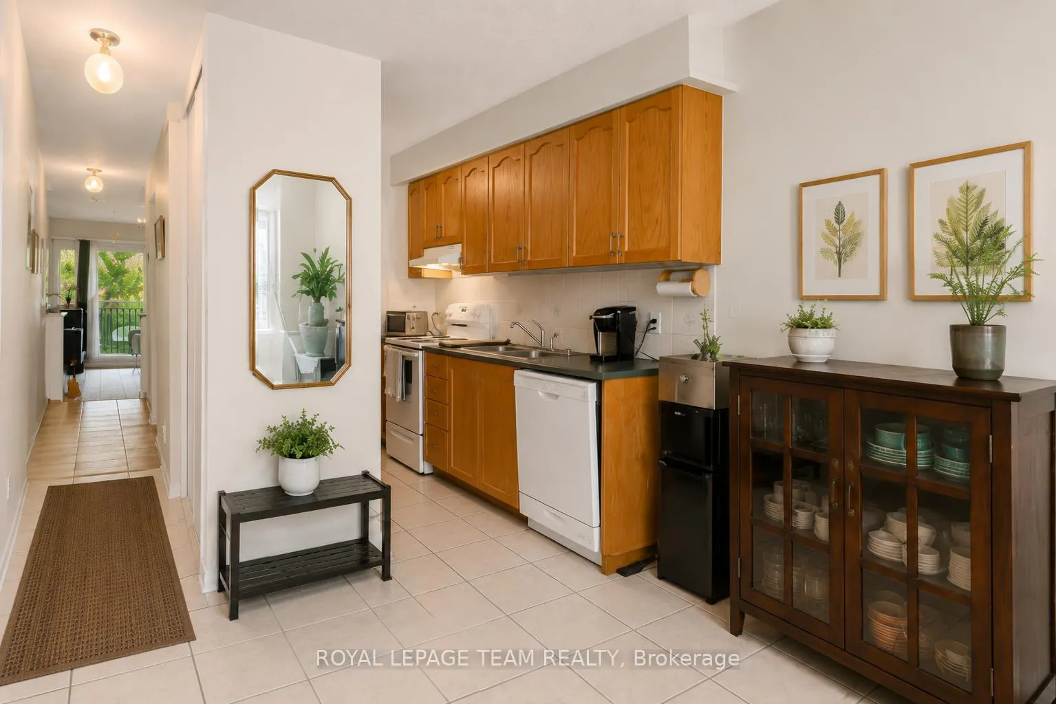 Photo 11 of Unit 20, 1108 Gablefield Private, Ottawa, Beaconwood — HOMEH