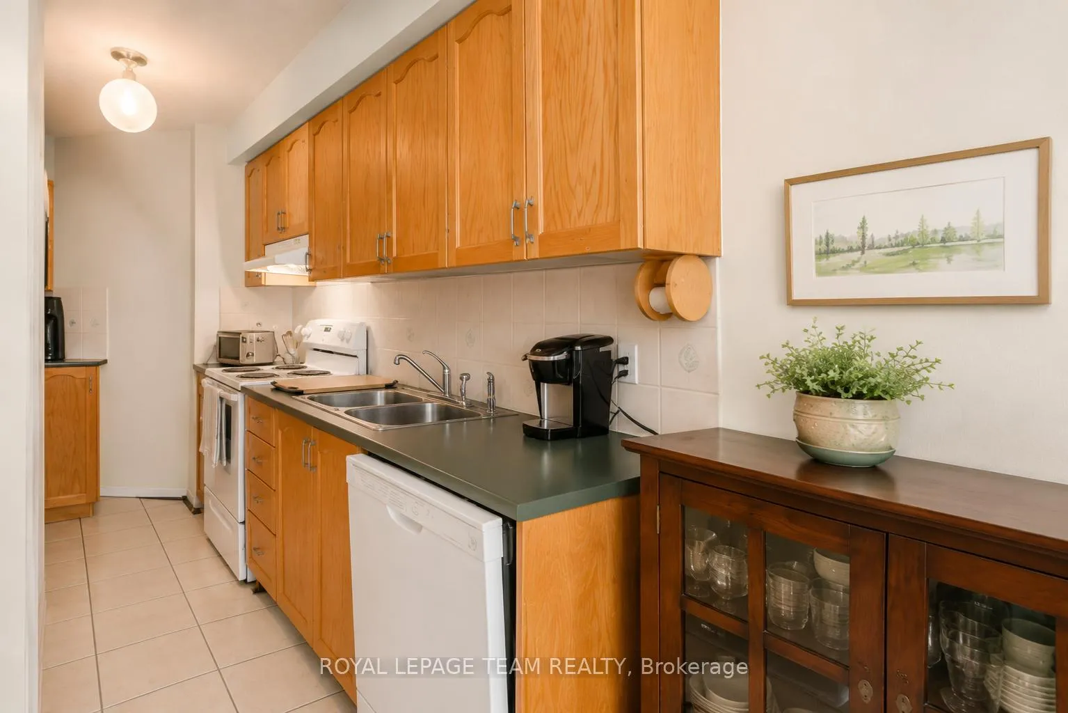 Photo 12 of Unit 20, 1108 Gablefield Private, Ottawa, Beaconwood — HOMEH