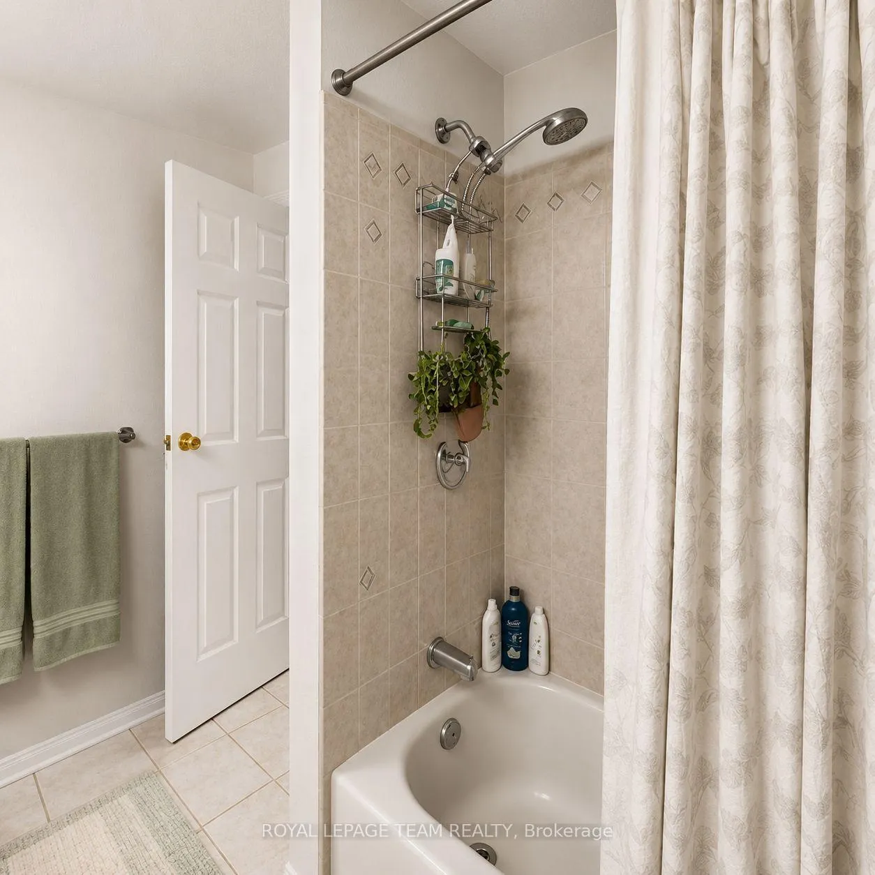 Photo 22 of Unit 20, 1108 Gablefield Private, Ottawa, Beaconwood — HOMEH