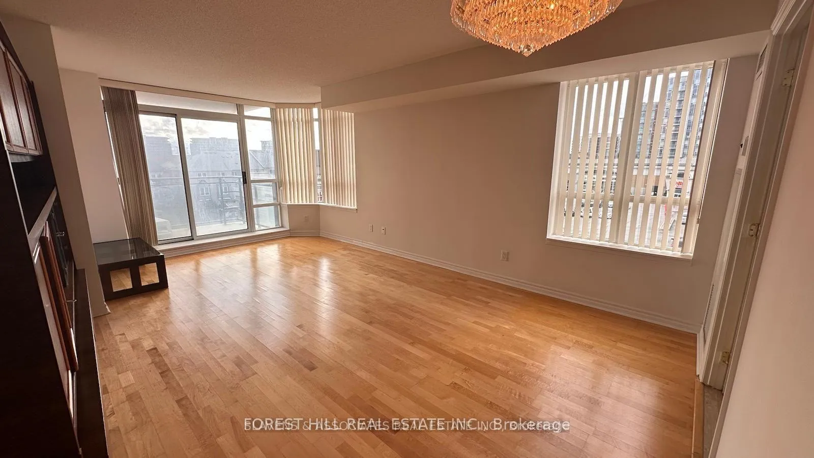 Photo 3 of Unit 512, 130 Pond Drive, Markham, Commerce Valley — HOMEH