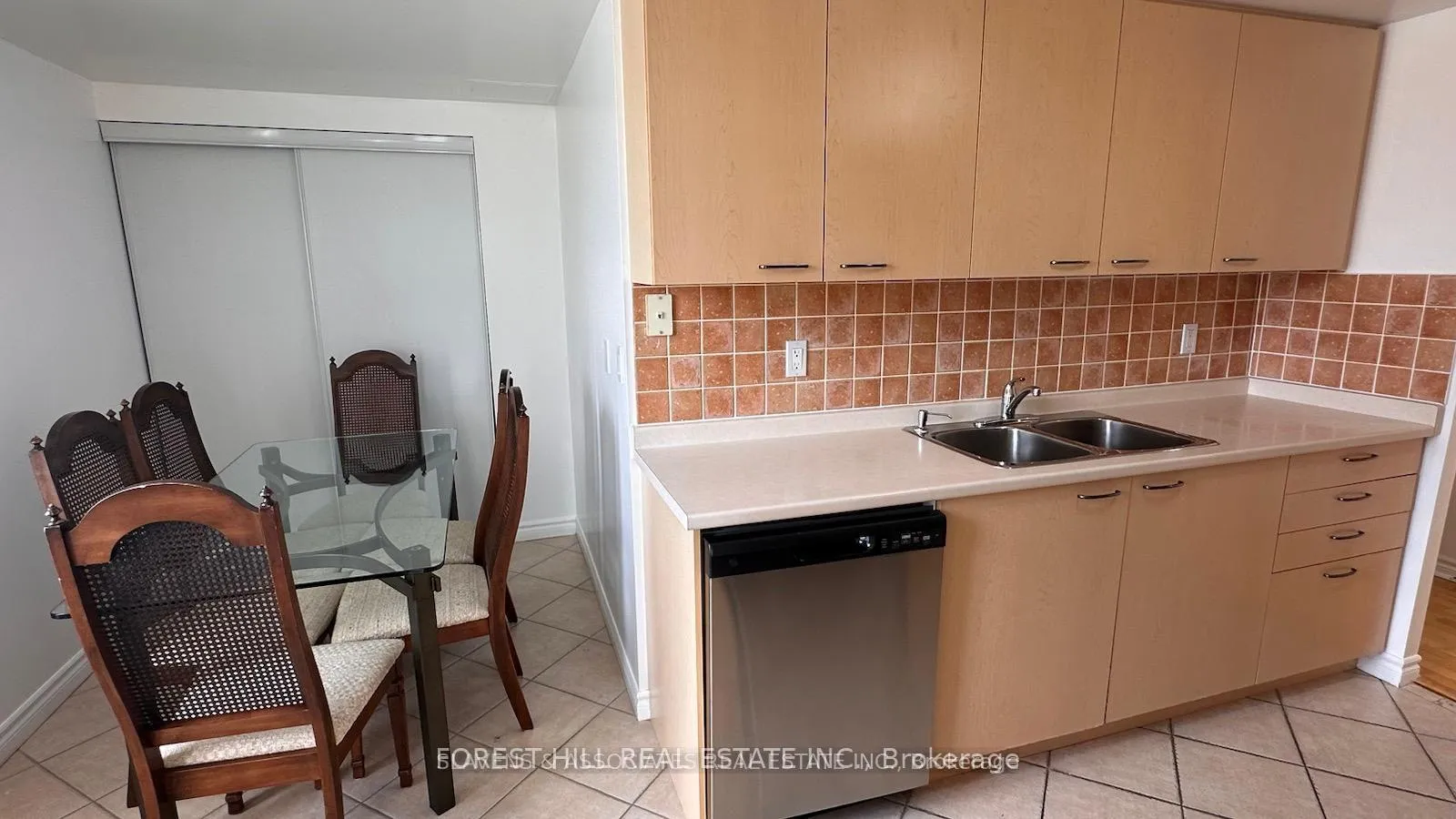Photo 10 of Unit 512, 130 Pond Drive, Markham, Commerce Valley — HOMEH
