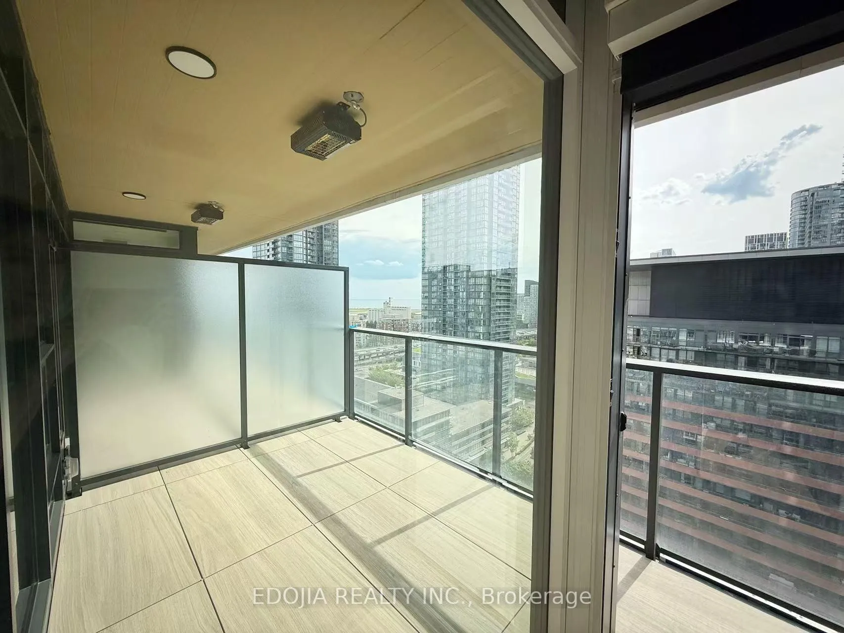 Photo 4 of Unit 1901, 3 Concord Cityplace Way, Toronto, Waterfront Communities — HOMEH